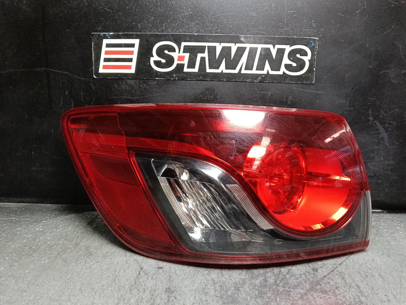 Used auto part listing image: 2013 MAZDA CX9 LEFT TAILLIGHT TB, 10/12-12/15 0000404179