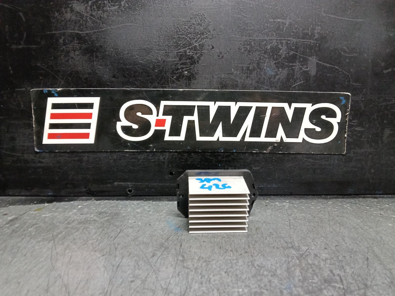 Used auto part listing image: 2013 MAZDA CX9 FAN SPEED RESISTOR TB, FRONT, 12/07-12/15 0000404186