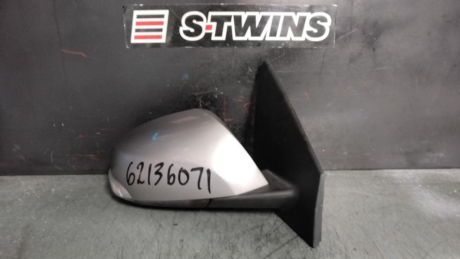Used auto part listing image: 2016 RENAULT MEGANE RIGHT DOOR MIRROR X32/B95/K95, 5DR HATCH/WAGON, GREY, 07/14-05/16 0000385251