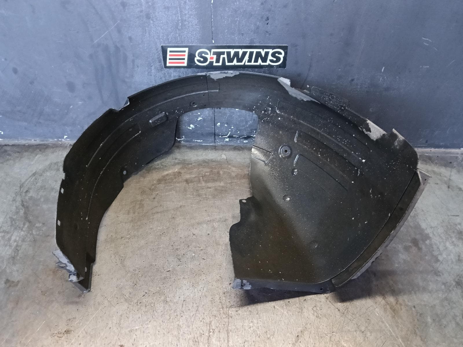 Used auto part listing image: 2019 KIA CERATO RIGHT GUARD LINER FRONT, BD, HATCH, 09/18-03/21 0000380014