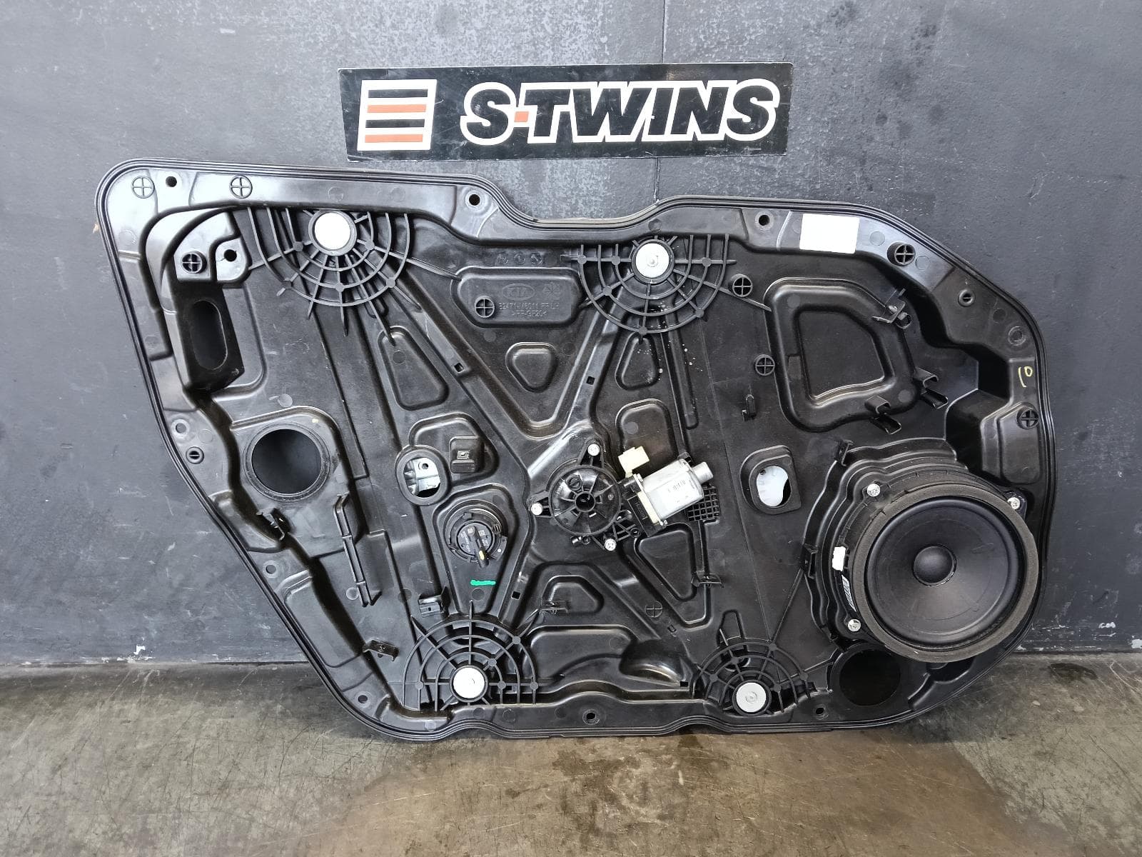 Used auto part listing image: 2019 KIA CERATO LEFT FRONT WINDOW REG MOTOR BD, SEDAN/HATCH, DOOR REG ASSY (REG AND MOTOR), 04/18-09/24 0000380046