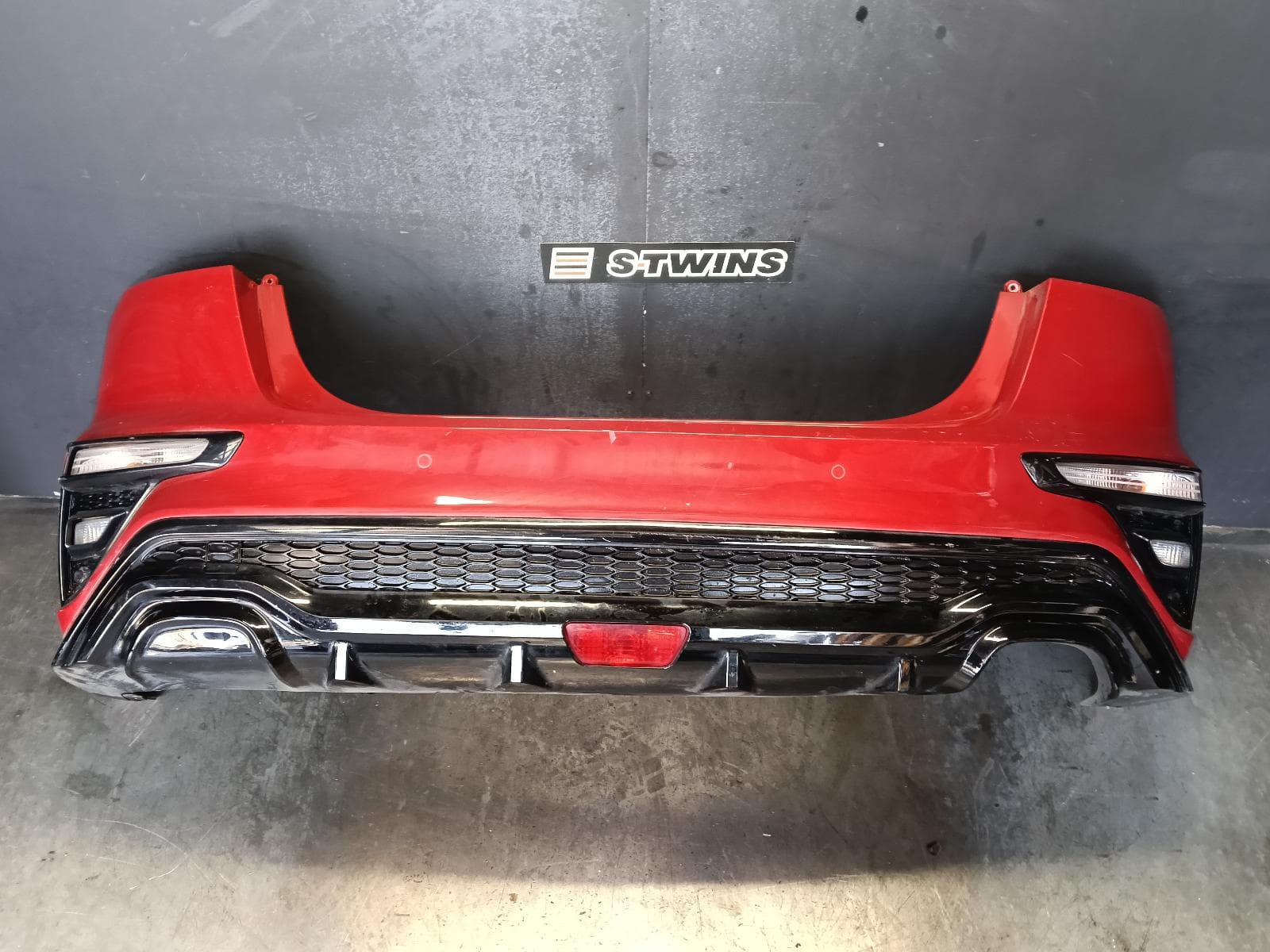 Used auto part listing image: 2019 KIA CERATO REAR BUMPER BD, BUMPER BAR, HATCH, 09/18-09/24 0000379940