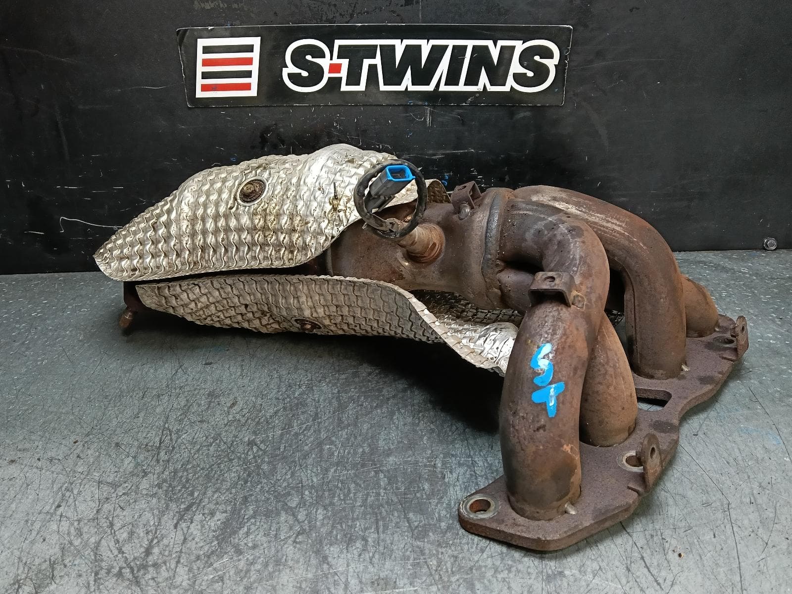 Used auto part listing image: 2016 NISSAN XTRAIL CATALYTIC CONVERTER MANIFOLD-CAT TYPE, 2.5, PETROL, T32, 02/14-07/22 0000401279