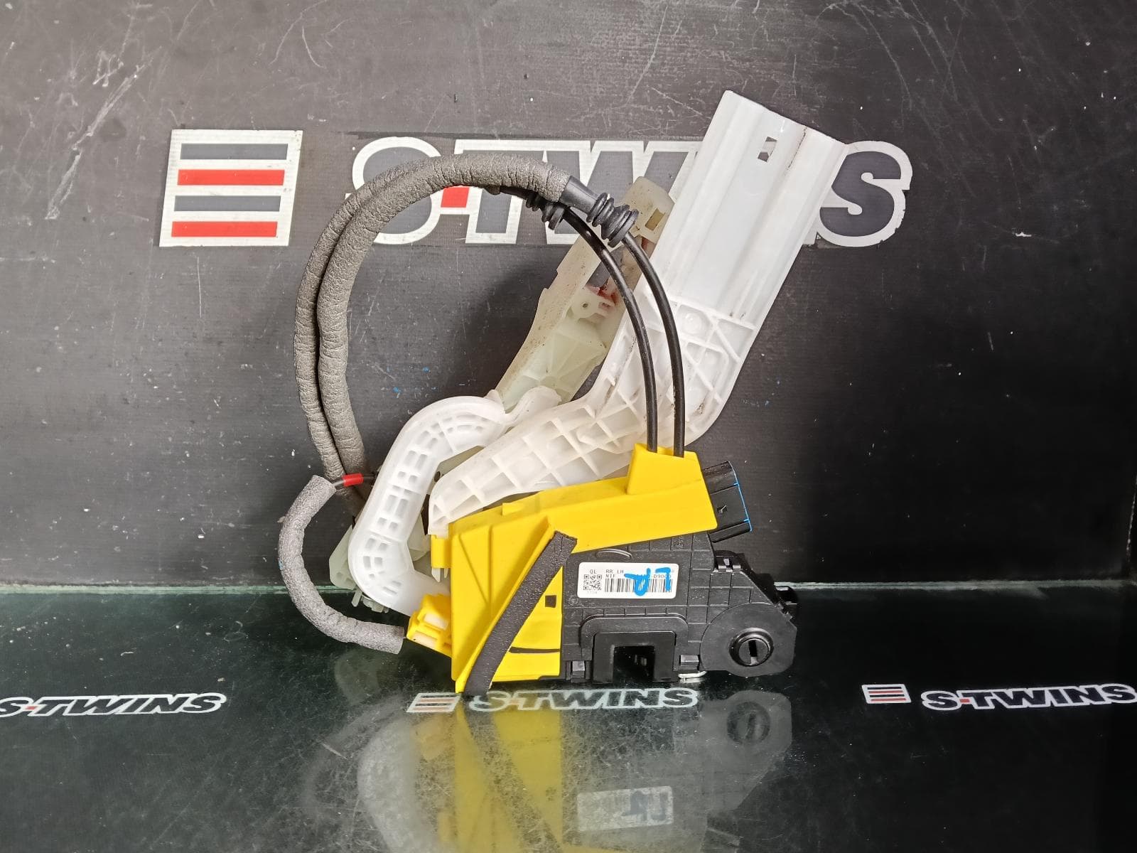 Used auto part listing image: 2018 KIA SPORTAGE DOOR BOOT GATE LOCK LEFT REAR DOOR LOCK, QL, 10/15-08/21 0000379512