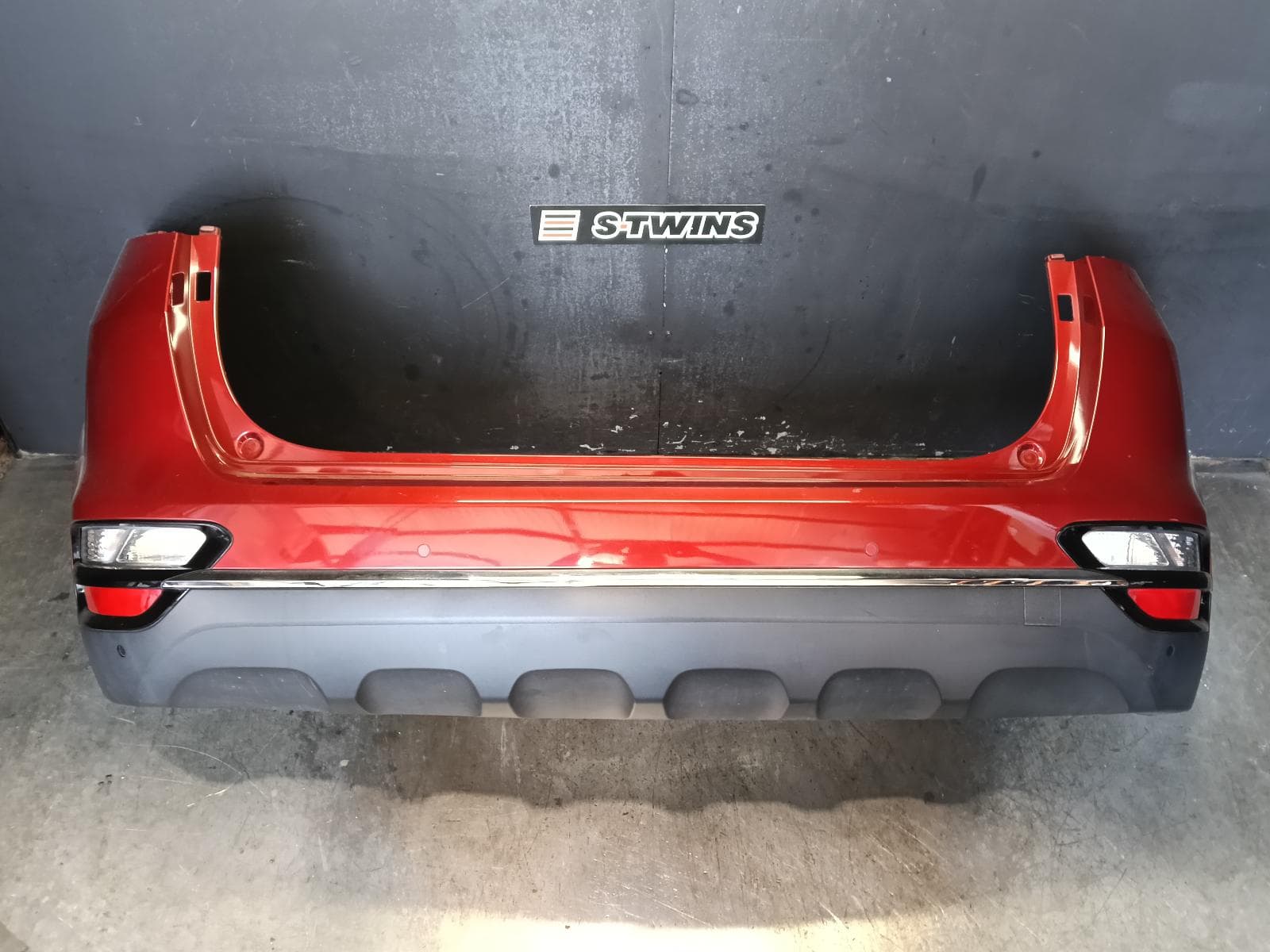 Used auto part listing image: 2018 KIA SPORTAGE REAR BUMPER BUMPER BAR (2 PIECE), W/ PARK SENSOR TYPE, S/SX/SX+/SLi/Si/Si PREMIUM, QL, 07/18-08/21 0000378232