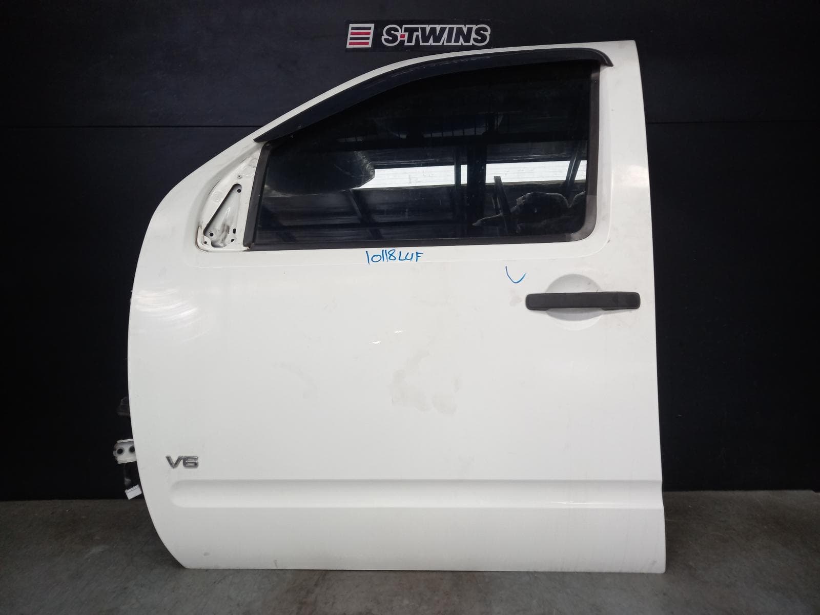Used auto part listing image: 2012 NISSAN NAVARA LEFT FRONT DOOR D40 (VIN VSK), DUAL CAB, 09/05-08/15 0000381367