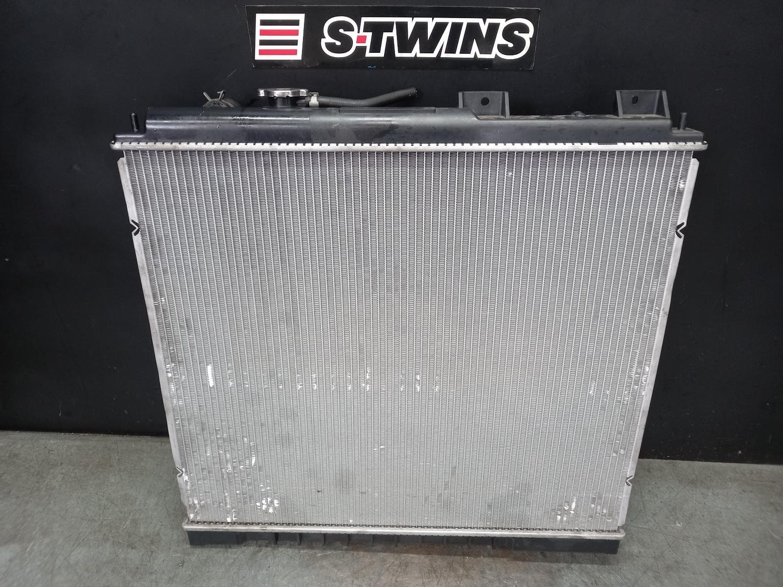 Used auto part listing image: 2012 NISSAN NAVARA RADIATOR D40, AUTO, 3.0, V9X, DIESEL, 05/10-08/15 0000381378