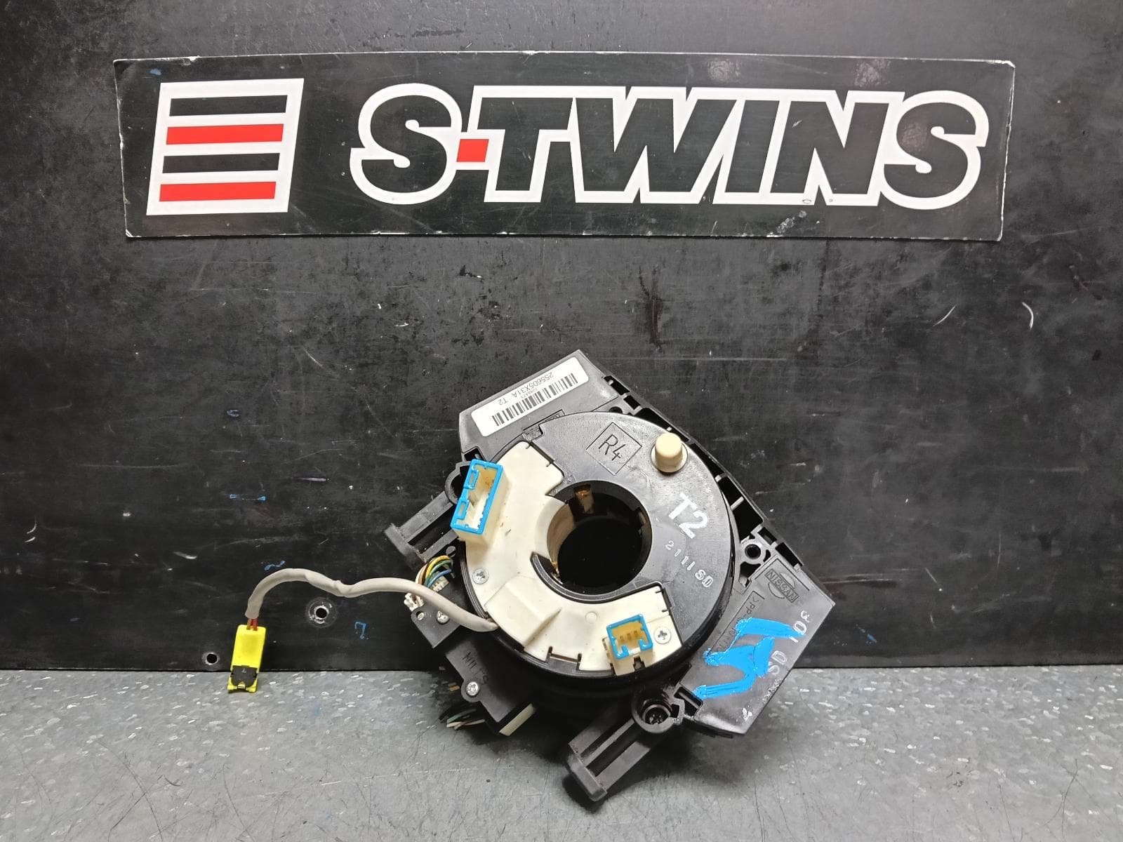 Used auto part listing image: 2012 NISSAN NAVARA D40, CLOCKSPRING, 8 PIN, 2 PLUG (8 + 6 PIN) & 1 LOOM TYPE, W/ NAV TYPE, 09/05-08/15 0000381397