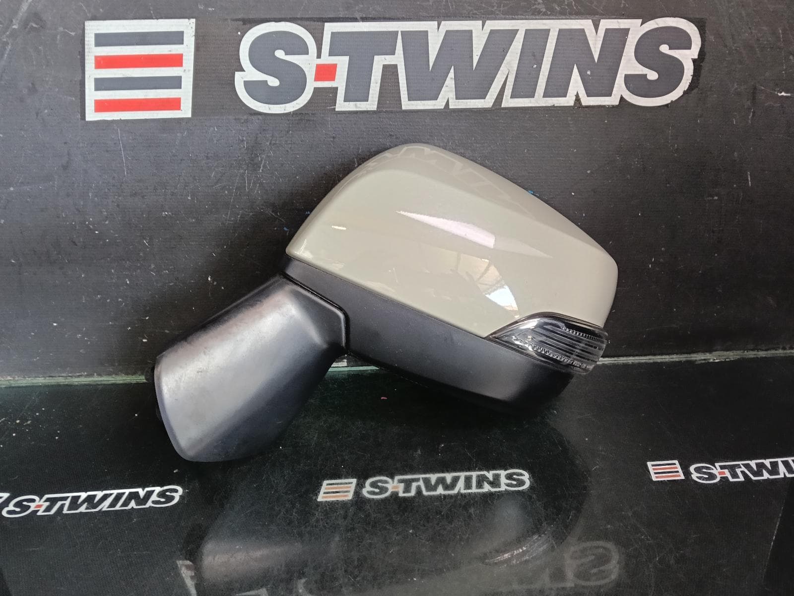 Used auto part listing image: 2015 SUBARU XV LEFT DOOR MIRROR G4X, W/ INDICATOR, NON POWER FOLD TYPE, 08/11-04/17 0000381254