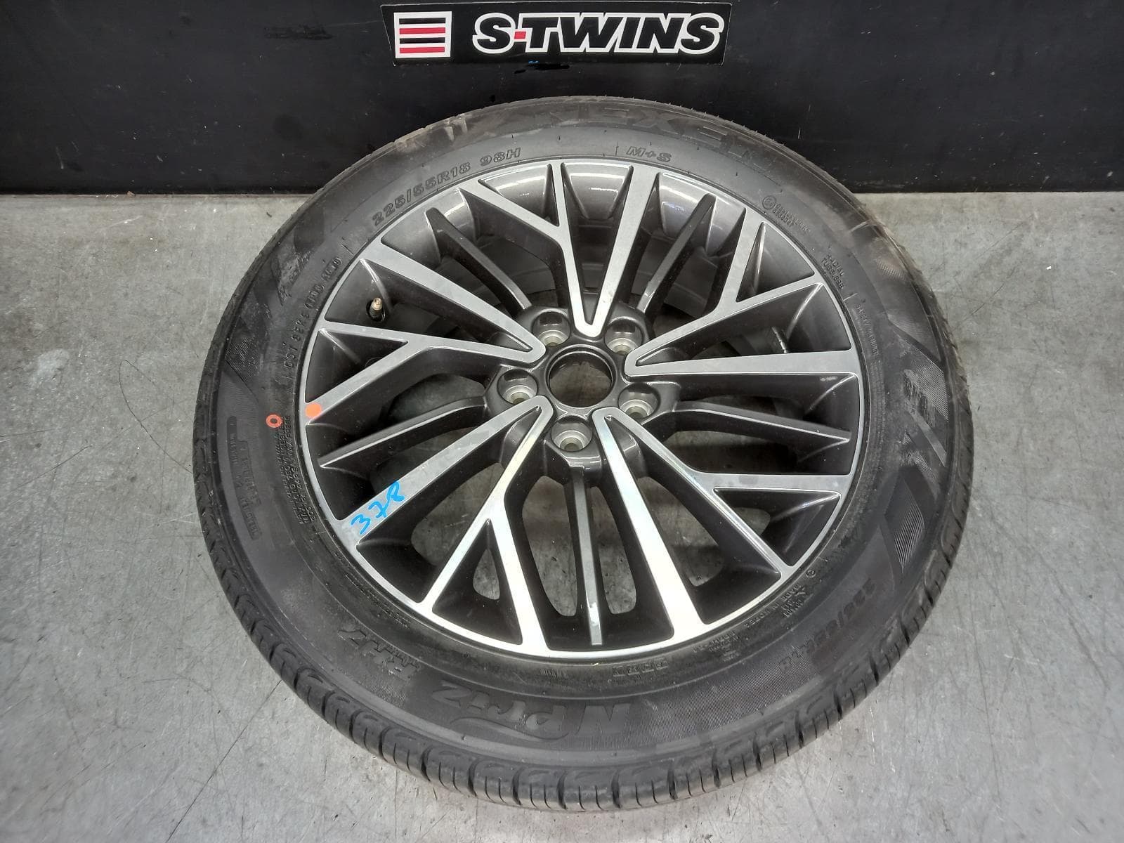 Used auto part listing image: 2020 HYUNDAI TUCSON WHEEL MAG FACTORY, 18X7IN, MULTI SPOKE, ELITE, TL, 06/18-01/21 0000381596