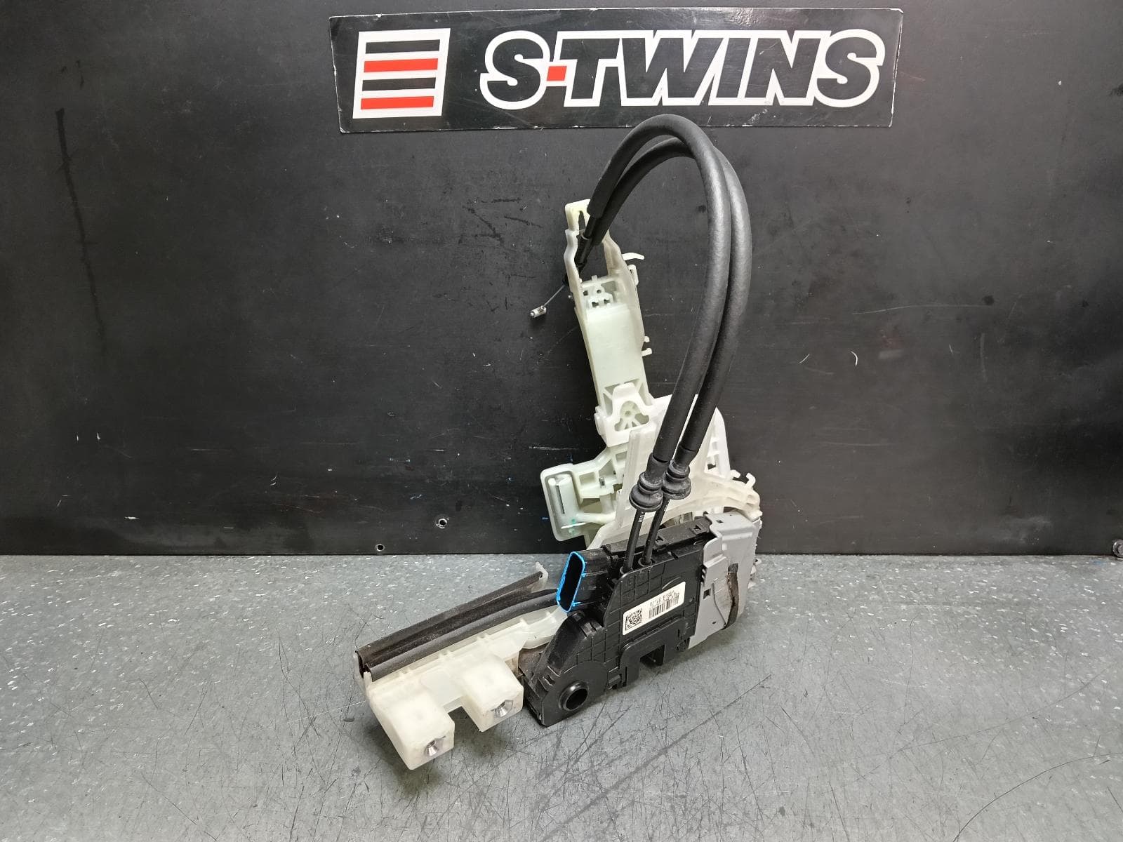 Used auto part listing image: 2020 HYUNDAI TUCSON DOOR BOOT GATE LOCK RIGHT FRONT DOOR LOCK, VIN KMH, TL, 06/15-01/21 0000380723