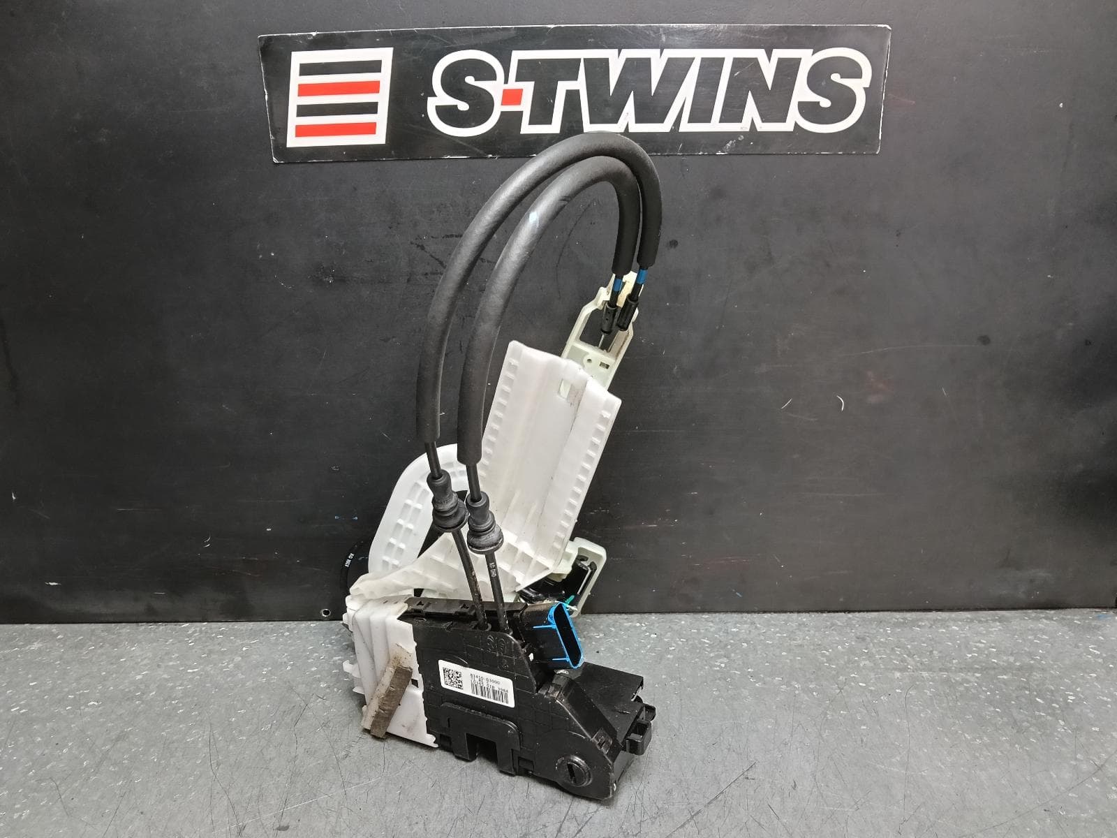 Used auto part listing image: 2020 HYUNDAI TUCSON DOOR BOOT GATE LOCK LEFT REAR DOOR LOCK, VIN KMH, TL, 06/15-01/21 0000380728