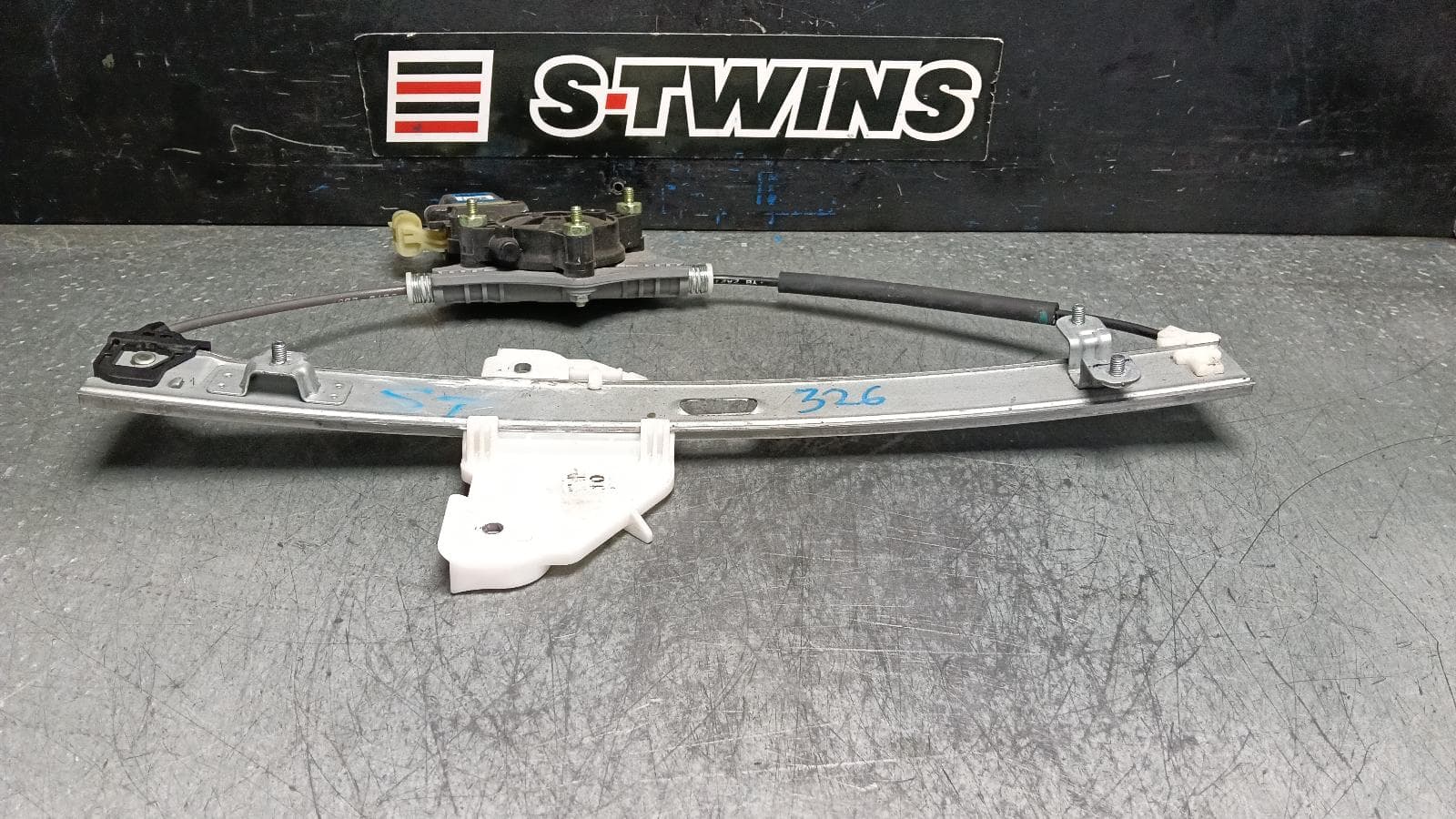 Used auto part listing image: 2022 KIA STONIC LEFT REAR WND REG MOTOR DOOR REG ASSY (REG & MOTOR), YB, 08/20- 0000391754