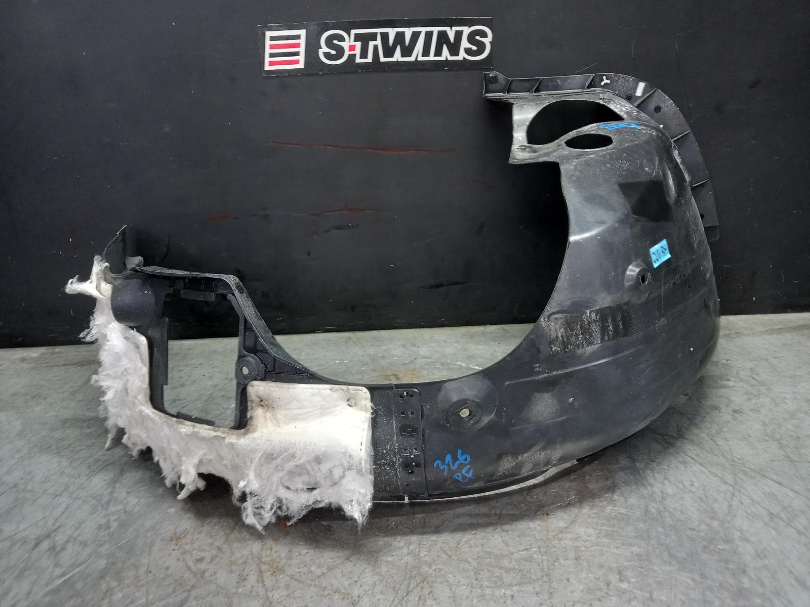 Used auto part listing image: 2022 KIA STONIC RIGHT GUARD LINER FRONT, YB, 08/20- 0000403678