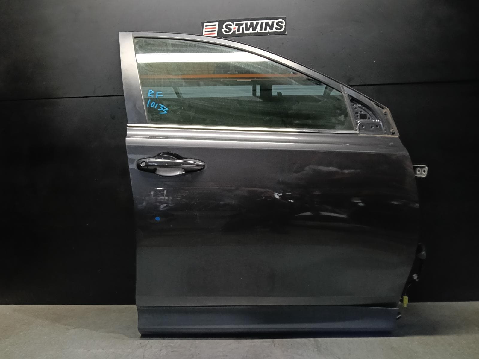 Used auto part listing image: 2015 TOYOTA RAV4 RIGHT FRONT DOOR XA40, 12/12-12/18 0000395310