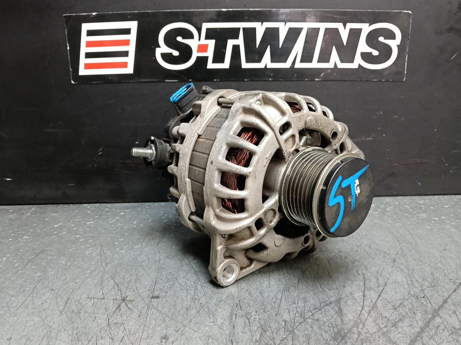 Used auto part listing image: 2018 NISSAN NAVARA ALTERNATOR NP300, DIESEL, 2.3, YS23DDTT, TWIN TURBO, 120 AMP, 04/15- 0000381402