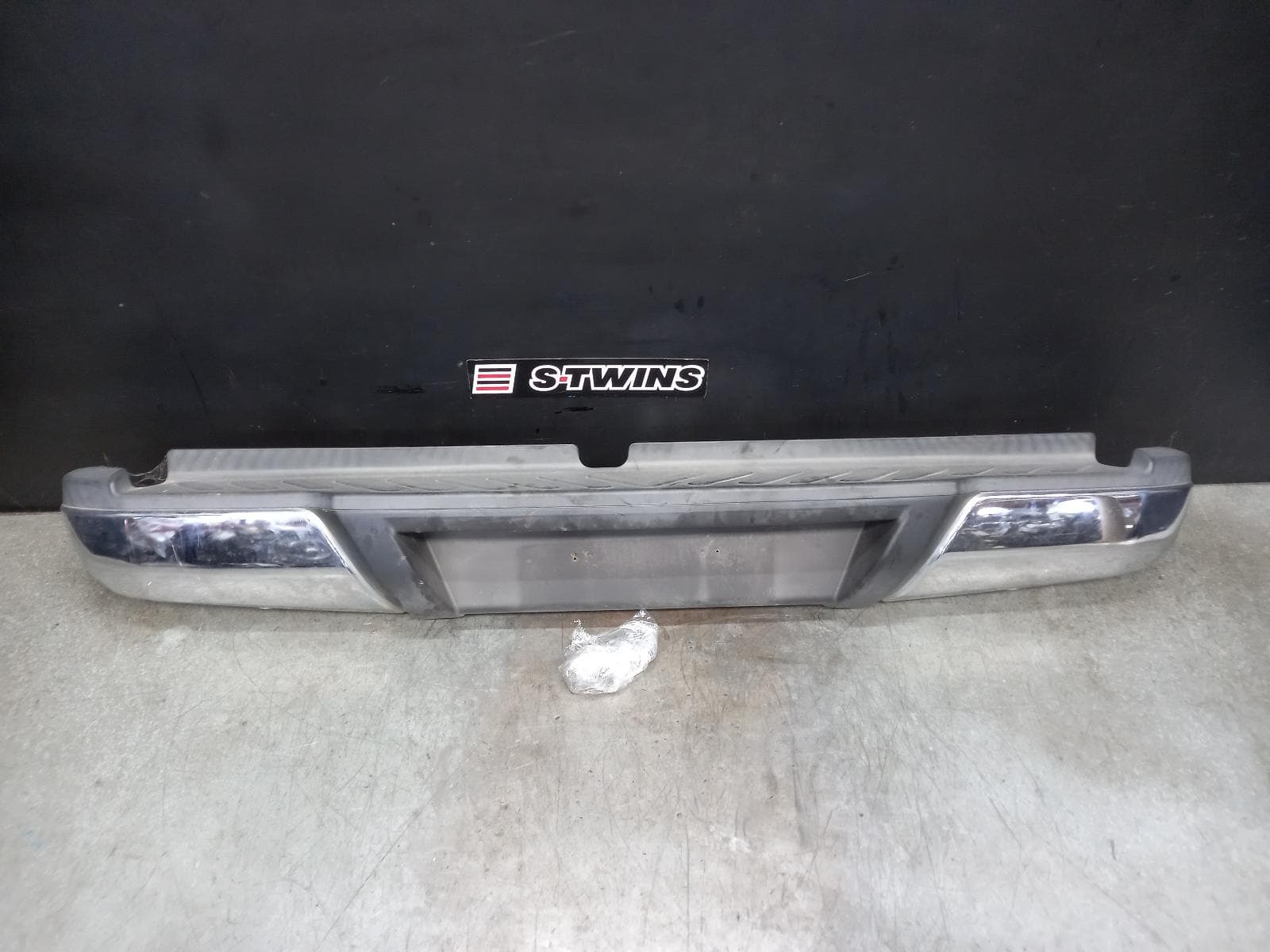Used auto part listing image: 2018 NISSAN NAVARA REAR BUMPER NP300, BUMPER BAR, DX/RX/ST, NON PARK SENSOR TYPE, 04/15-11/20 0000381061