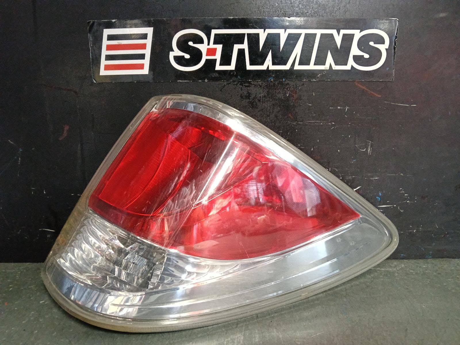 Used auto part listing image: 2013 MAZDA BT50 RIGHT TAILLIGHT UP-UR, UTE, UPPER, W/ CHROME SURROUND TYPE, 10/11-06/20 0000399468