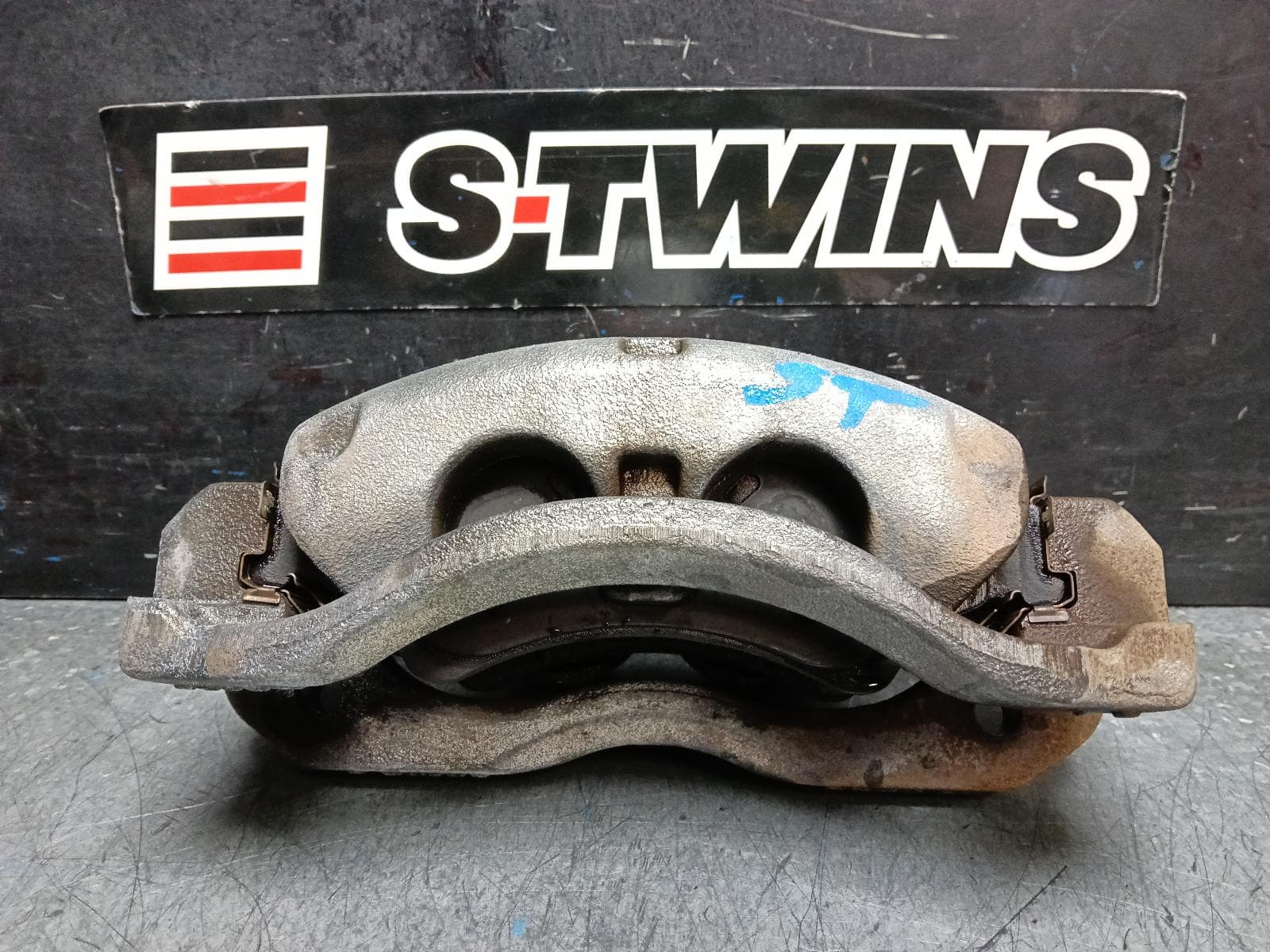 Used auto part listing image: 2013 MAZDA BT50 CALIPER LH FRONT, UP-UR, 4WD/2WD (HIGH RIDE), 10/11-06/20 0000399472