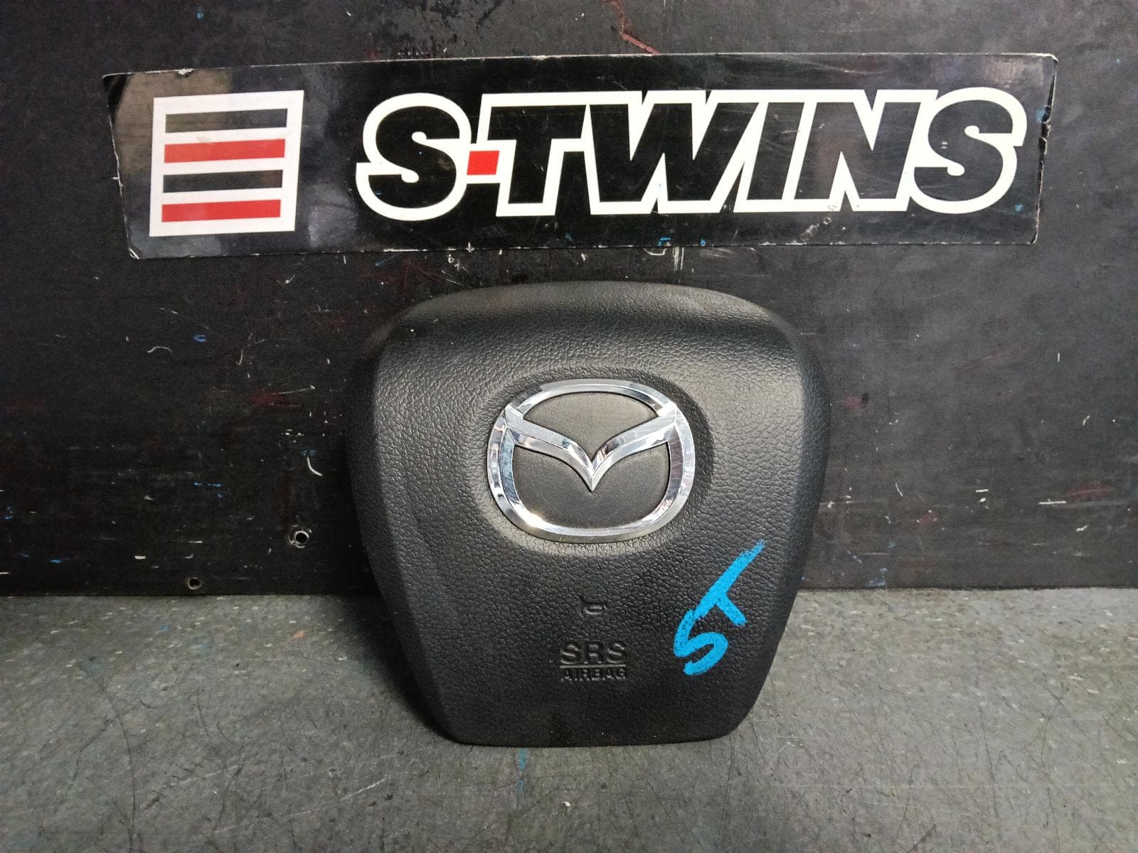 Used auto part listing image: 2013 MAZDA BT50 RIGHT AIRBAG STEERING WHEEL, UP-UR, 10/11-06/20 0000399484