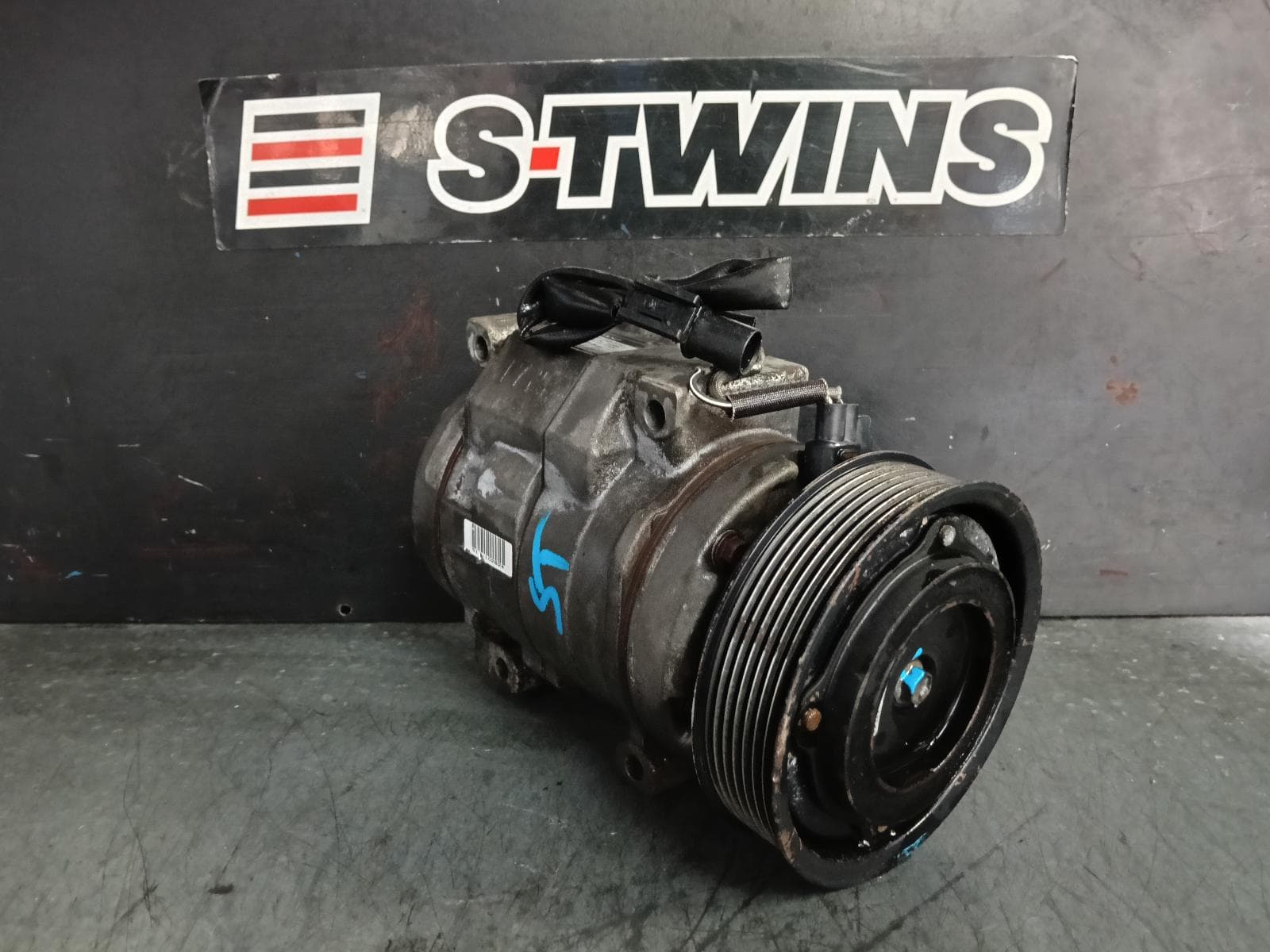 Used auto part listing image: 2007 MITSUBISHI PAJERO A C COMPRESSOR NS-NW, PETROL, 08/06-04/13 0000387955