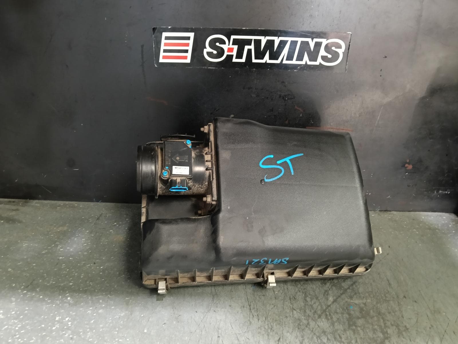 Used auto part listing image: 2007 MITSUBISHI PAJERO AIR CLEANER BOX AIR CLEANER, NS-NW, PETROL, 08/06-08/13 0000387961