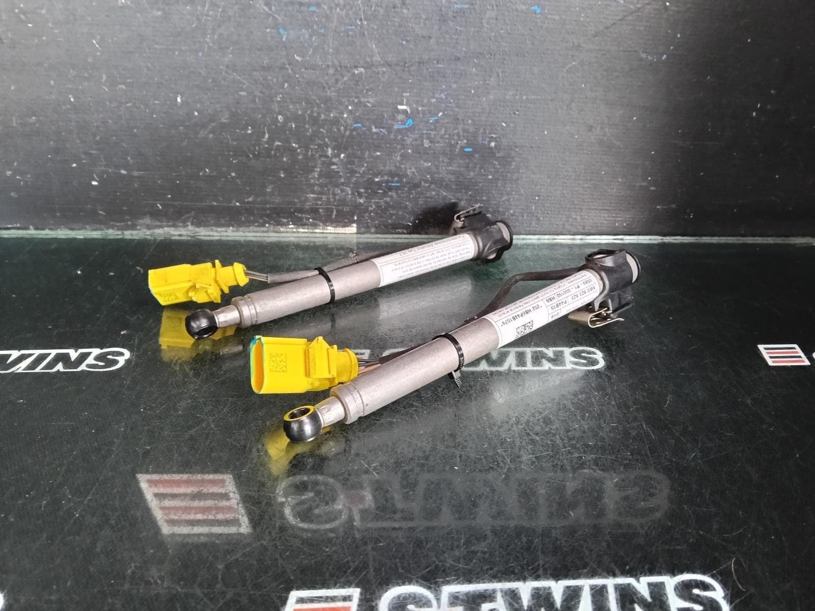 Used auto part listing image: 2017 AUDI A4 BONNET HINGE STRUT B9 8W, ACTUATOR (PAIR), 10/15- 0000379766