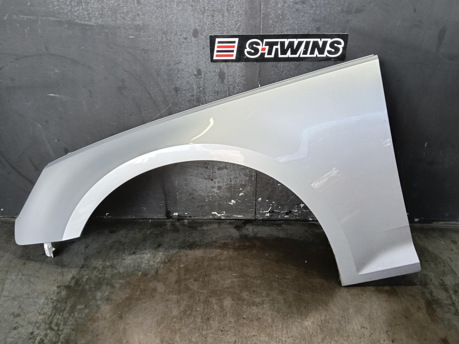 Used auto part listing image: 2017 AUDI A4 LEFT GUARD B9 8W, NON ALLROAD, 10/15-11/20 0000379561