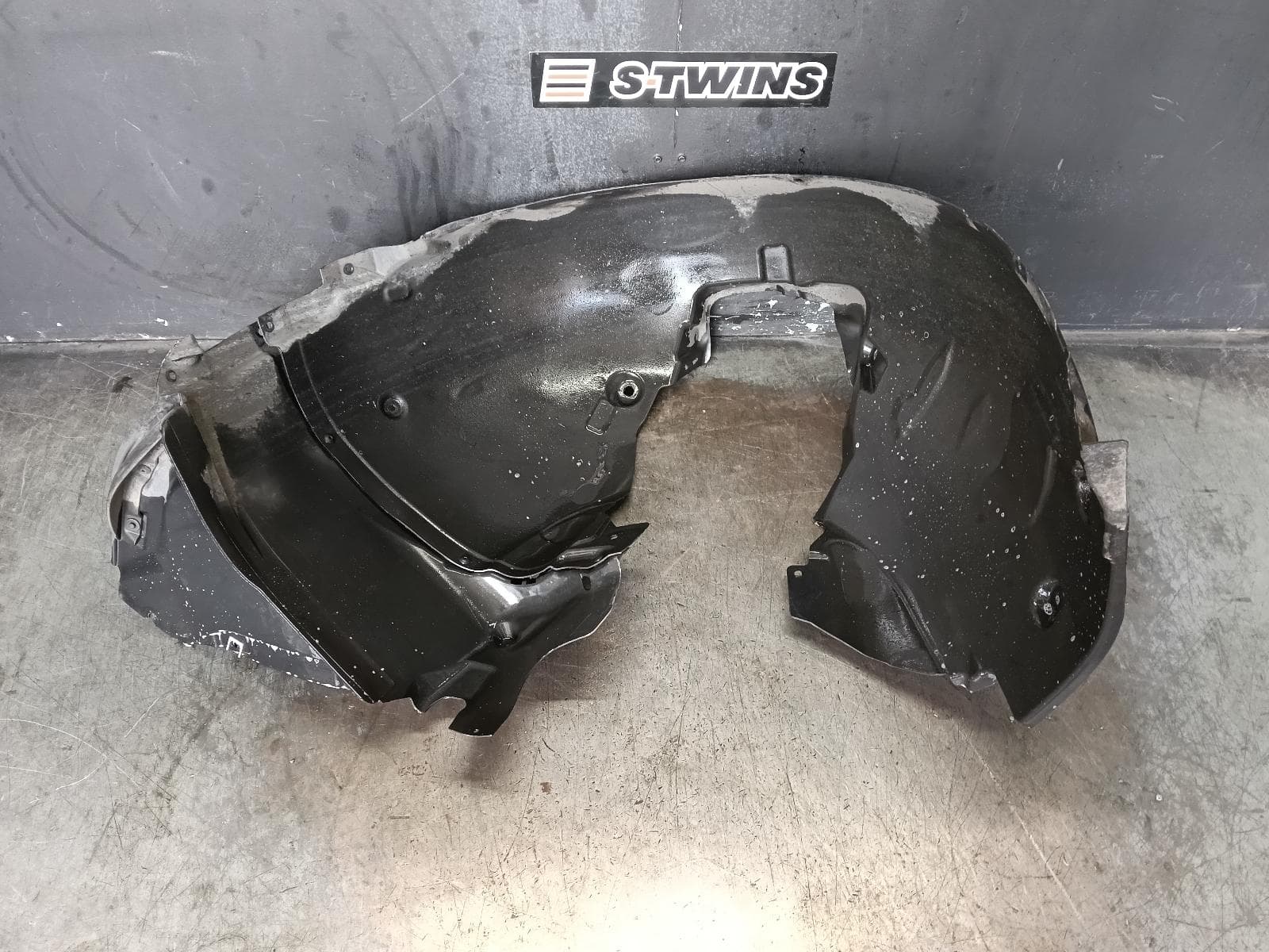 Used auto part listing image: 2017 AUDI A4 LEFT GUARD LINER B9 8W, PETROL TYPE, 10/15- 0000379676