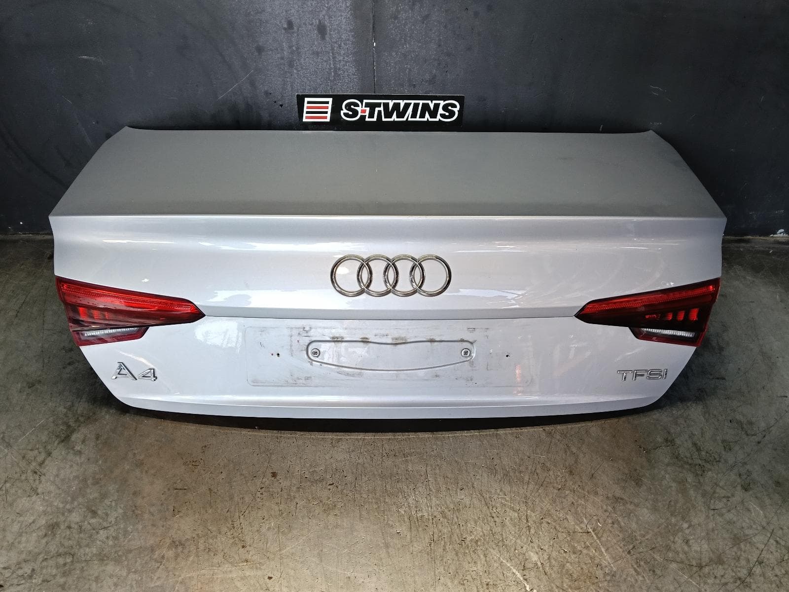 Used auto part listing image: 2017 AUDI A4 BOOTLID TAILGATE BOOTLID, B9 8W, SEDAN, 10/15-11/20 0000379557
