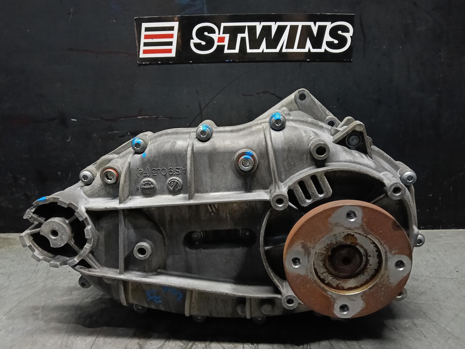 Used auto part listing image: 2018 VOLKSWAGEN AMAROK TRANSFER CASE 2H, W/ SELF LOCKING CENTRE DIFF, NON LOW RANGE TYPE, 10/10-09/22 0000406781