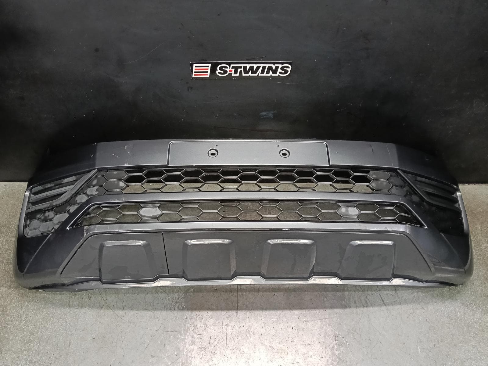 Used auto part listing image: 2018 VOLKSWAGEN AMAROK FRONT BUMPER BUMPER BAR, NON FLARE, COLOUR CODED, NON PARK SENSOR TYPE, 2H, 06/16-09/22 0000406810