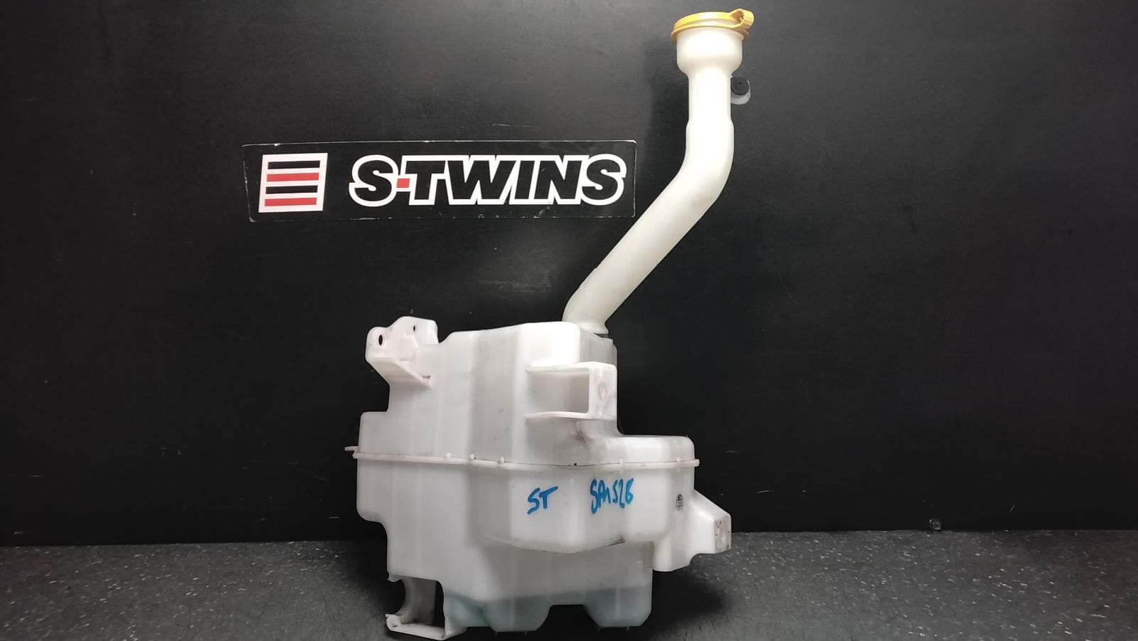 Used auto part listing image: 2021 SUBARU IMPREZA WASHER BOTTLE G5, NON H/LAMP WASHER TYPE, 11/16-09/23 0000391136
