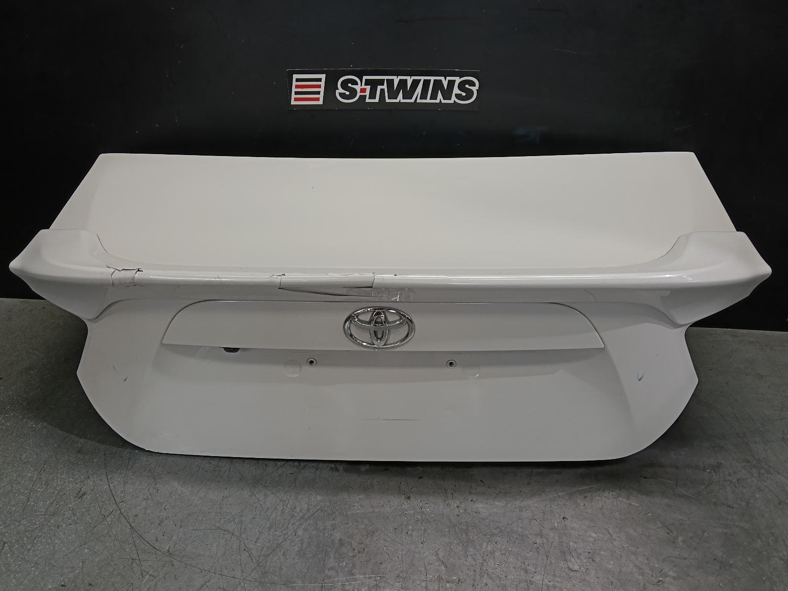 Used auto part listing image: 2016 TOYOTA 86 BOOTLID TAILGATE BOOTLID, ZN6, GTS, LOW SPOILERED TYPE, 04/12-09/21 0000407750