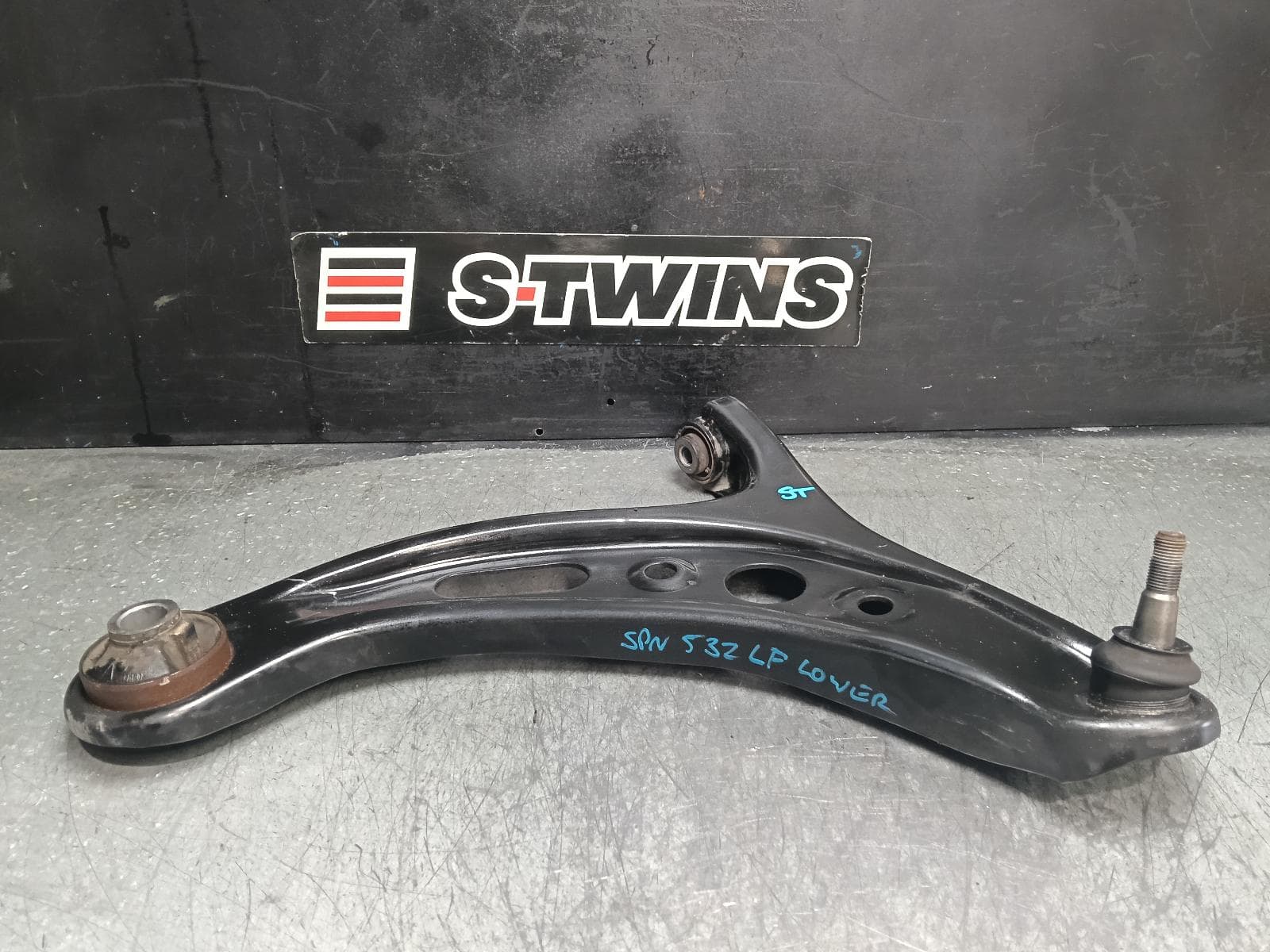 Used auto part listing image: 2016 TOYOTA 86 LEFT FRONT LOWER CONTROL ARM ZN6, 04/12-09/21 0000407964