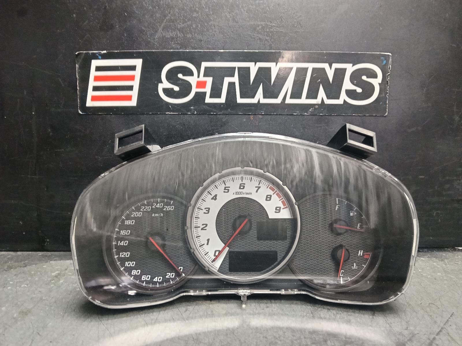 Used auto part listing image: 2016 TOYOTA 86 INSTRUMENTCLUSTER WHITE FACE, GTS, ZN6, 04/12-09/16 0000407966