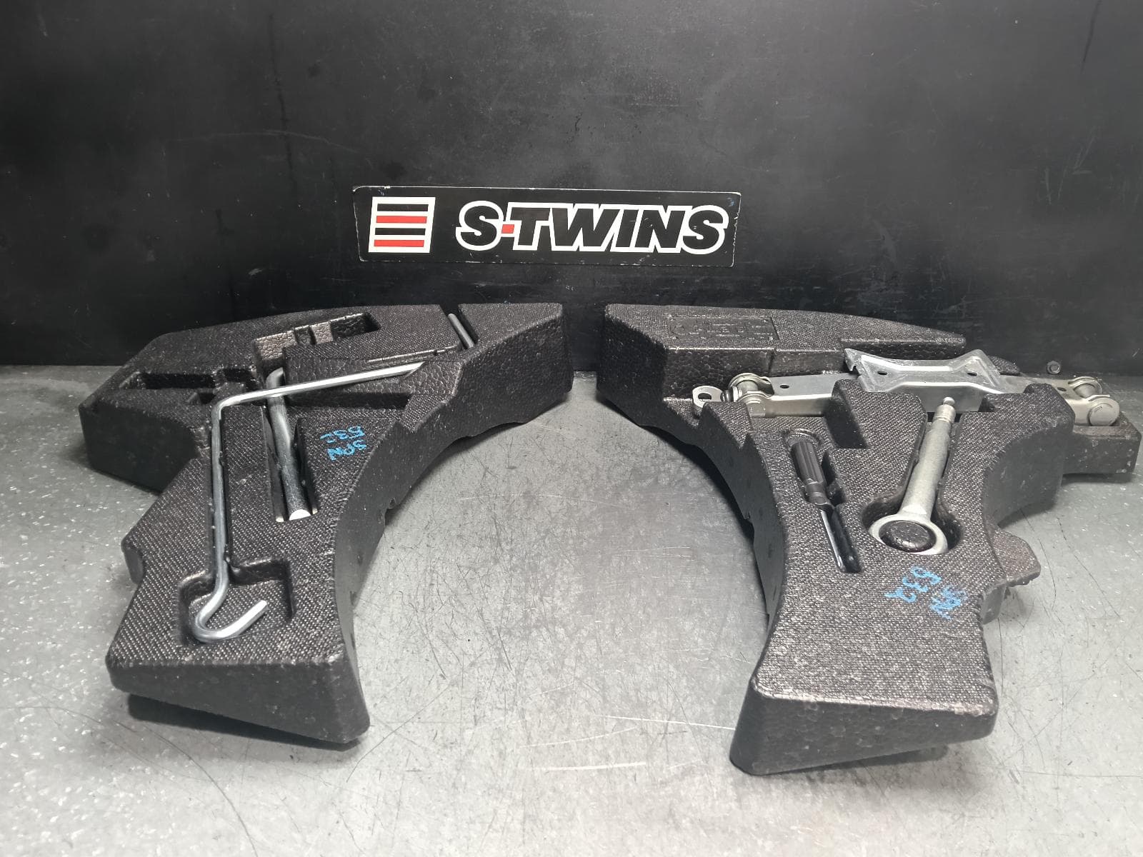 Used auto part listing image: 2016 TOYOTA 86 JACK TOOL KIT ZN6, 04/12-09/21 0000407970