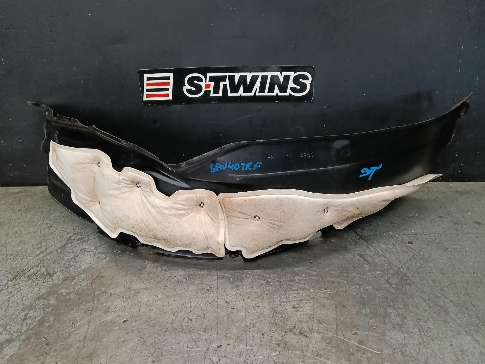 Used auto part listing image: 2022 MITSUBISHI TRITON RIGHT GUARD LINER MR, FRONT, 11/18-10/23 0000397703
