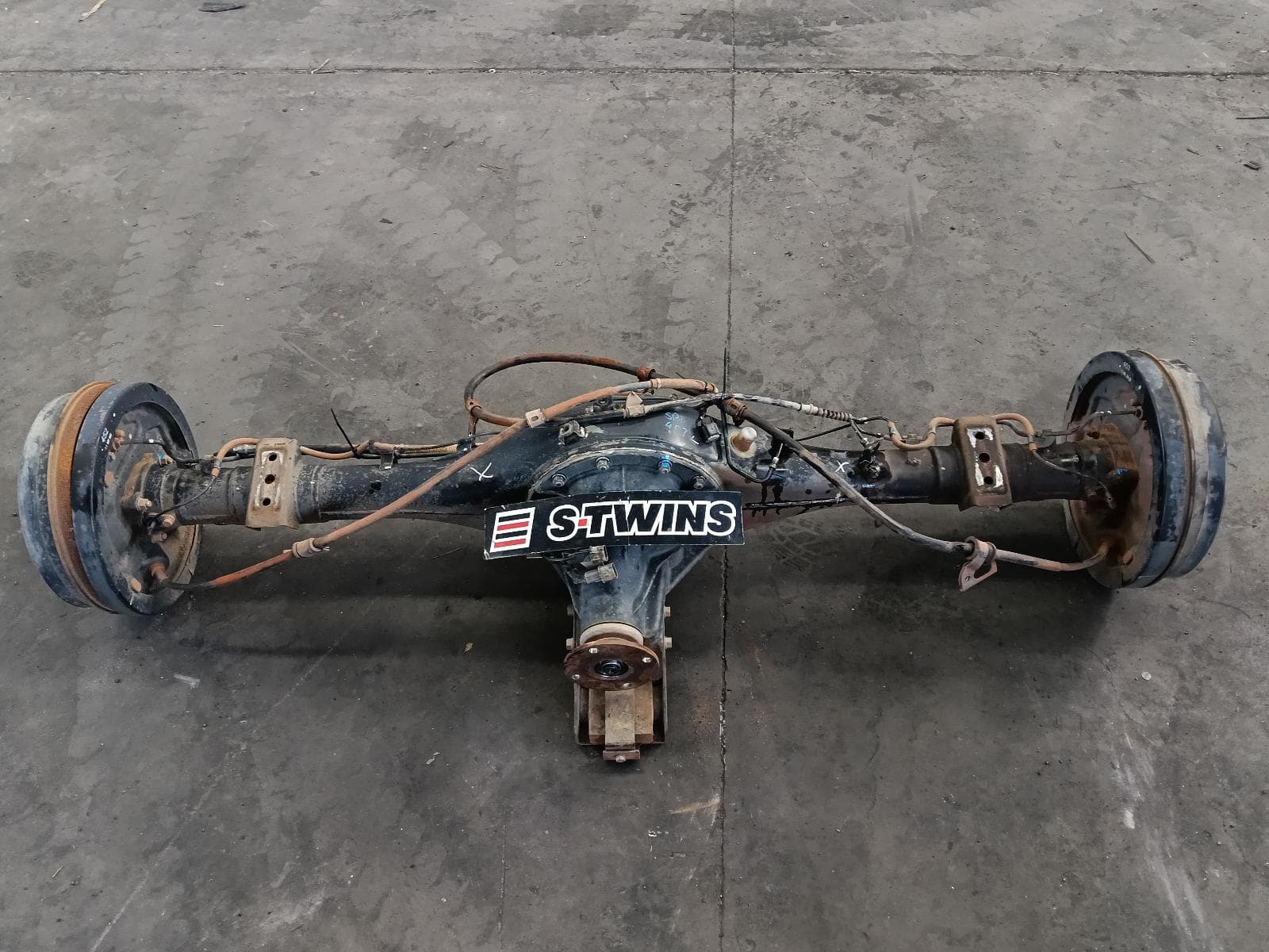 Used auto part listing image: 2022 MITSUBISHI TRITON REAR DIFF ASSEMBLY 2.4, DIESEL, AUTO T/M, 4WD, 4.272 RATIO, W/ DIFF LOCK TYPE, MR, 11/18-10/23 0000396243