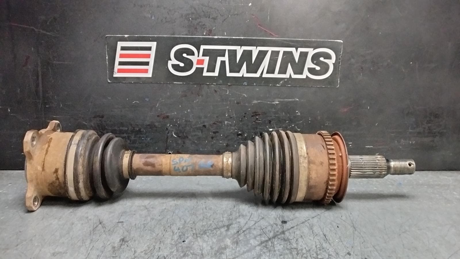 Used auto part listing image: 2022 MITSUBISHI TRITON RIGHT DRIVESHAFT FRONT, MQ-MR, 03/15-10/23 0000397709