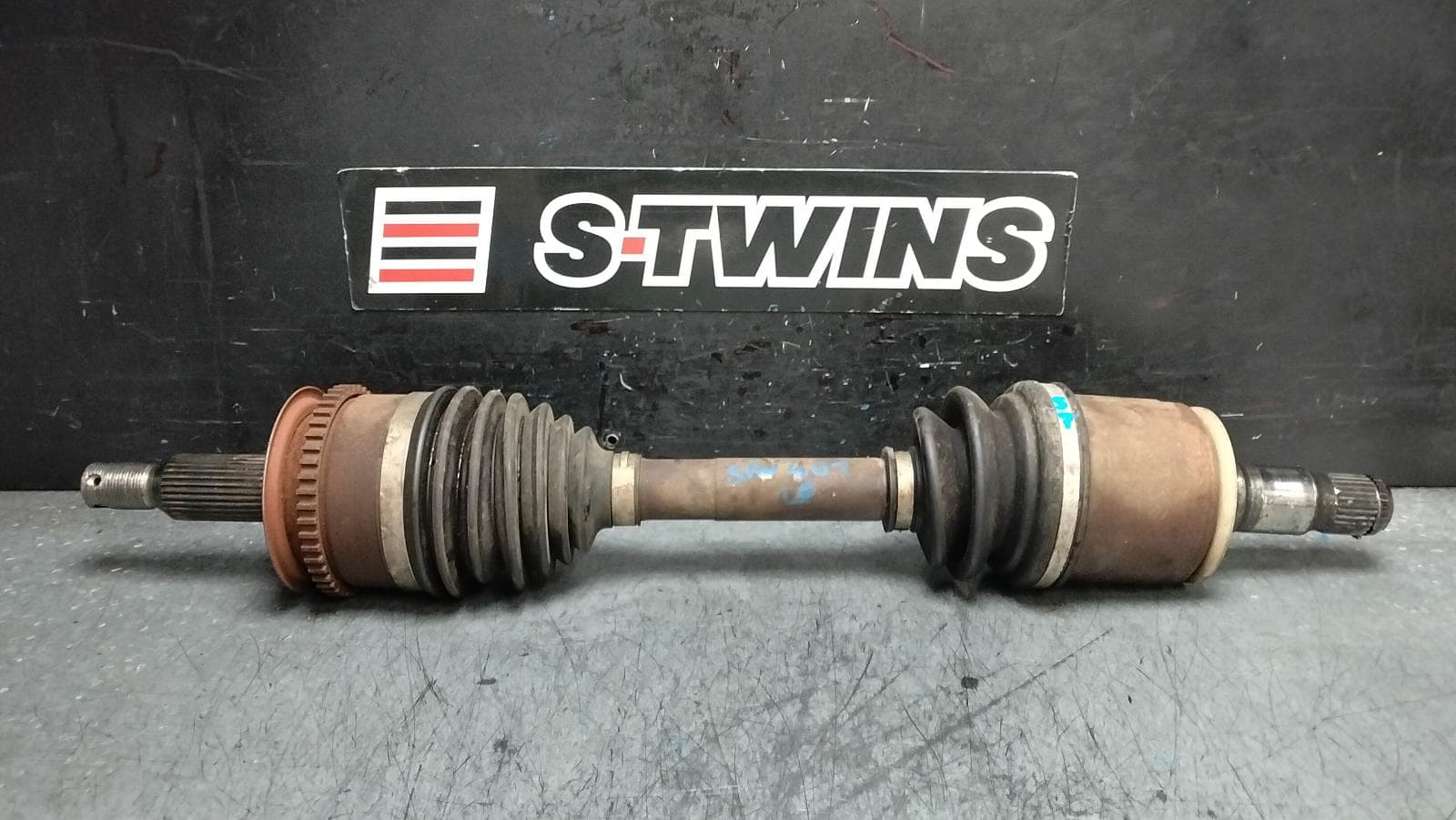 Used auto part listing image: 2022 MITSUBISHI TRITON LEFT DRIVESHAFT FRONT, MQ-MR, 03/15-10/23 0000397710