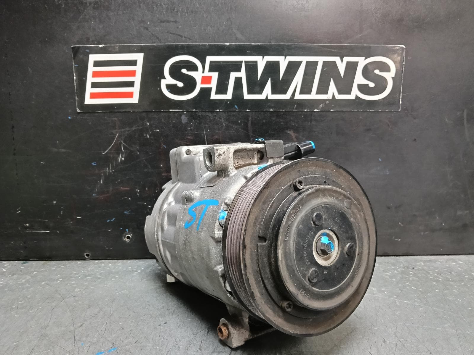 Used auto part listing image: 2016 HYUNDAI SANTA FE A C COMPRESSOR DM, 2.2, D4HB, DIESEL, 06/12-02/18 0000386120
