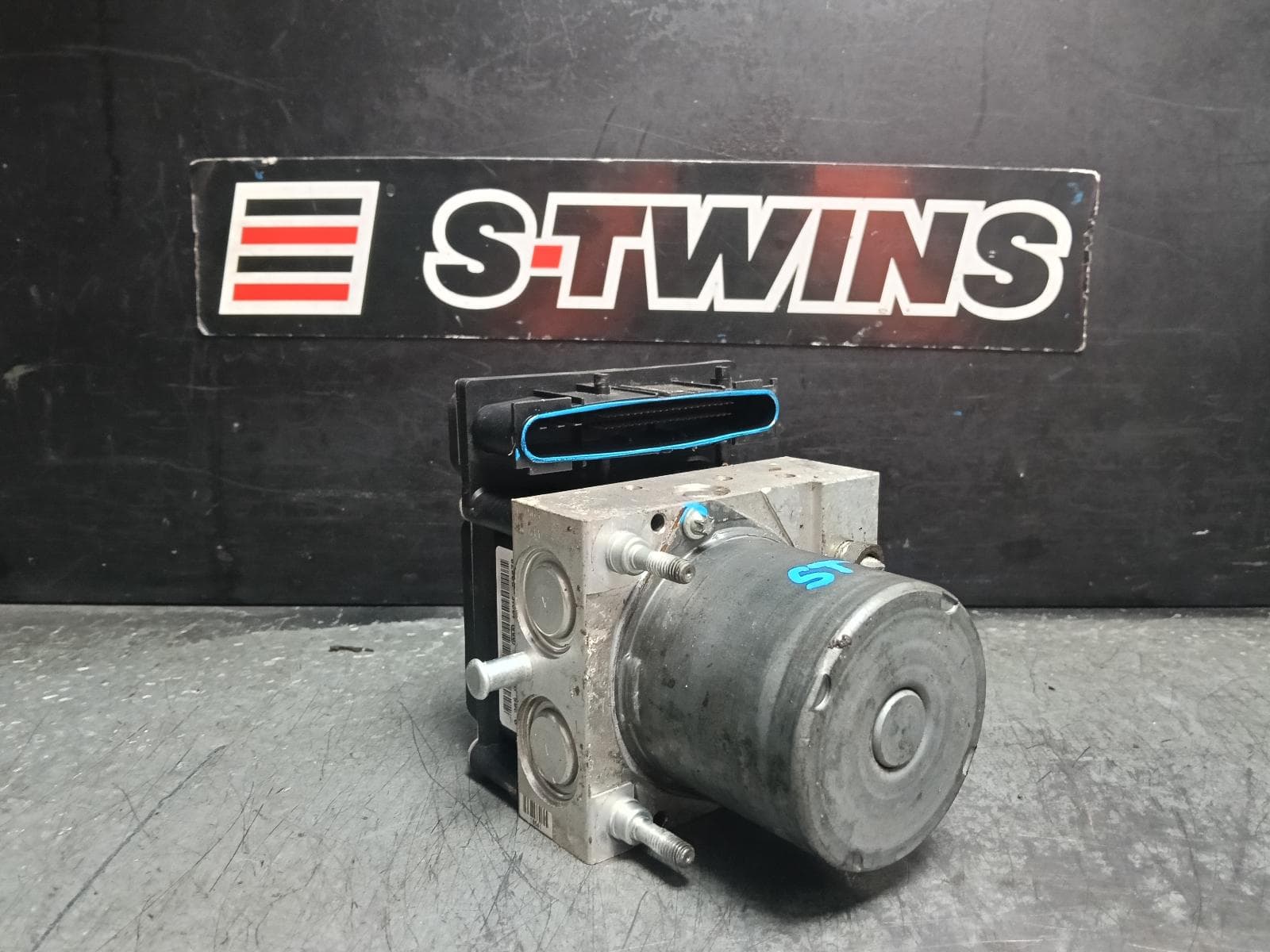 Used auto part listing image: 2011 FORD FALCON ABS PUMP MODULATOR FG MKI, 05/10-11/11 0000413493