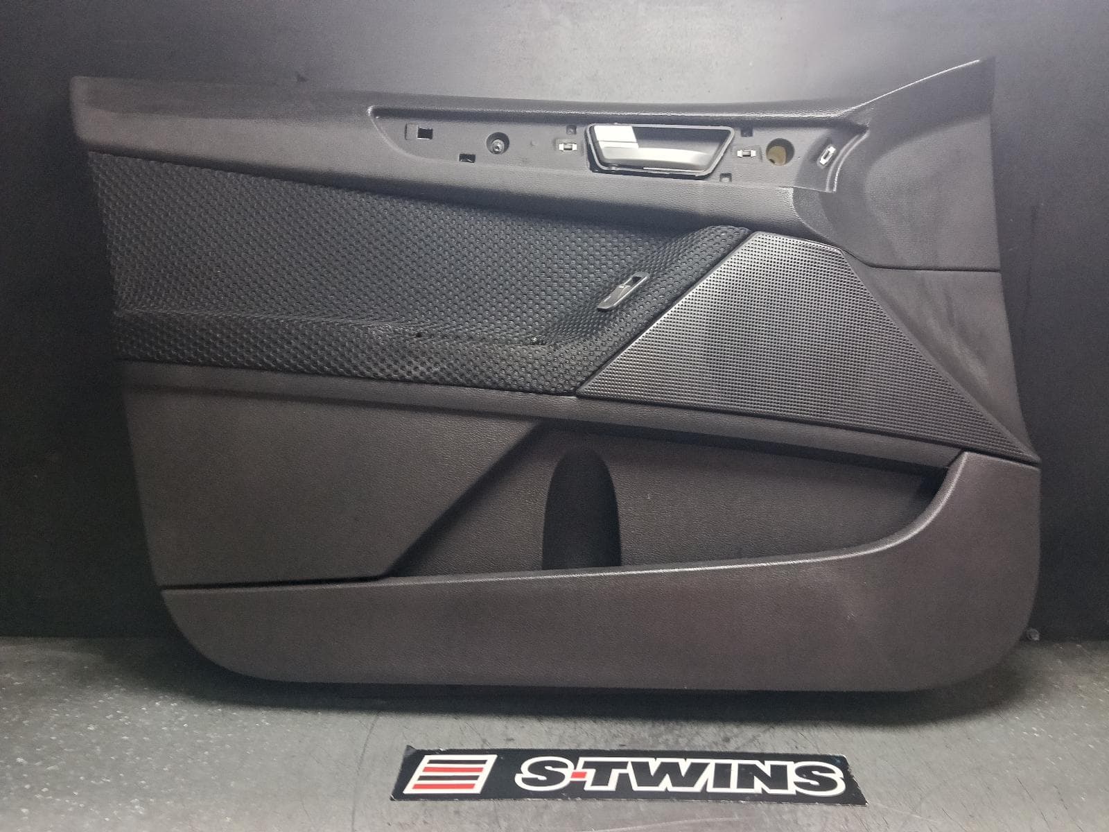Used auto part listing image: 2011 FORD FALCON DOOR TRIM FG MKI, LH FRONT, SEDAN/UTE, XR#, 05/08-11/11 0000413503