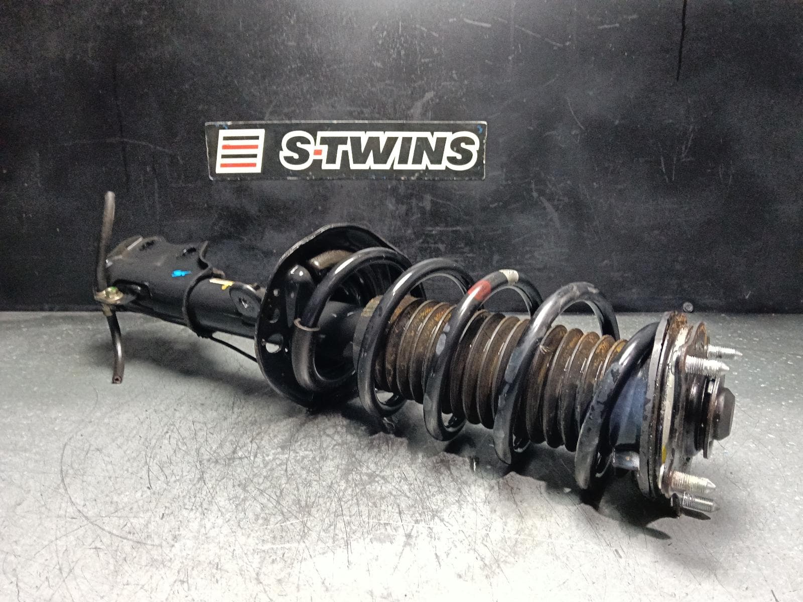 Used auto part listing image: 2014 HONDA ODYSSEY RIGHT FRONT STRUT RC1, 02/14-03/22 0000404465