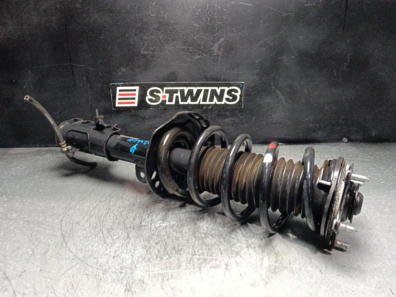 Used auto part listing image: 2014 HONDA ODYSSEY LEFT FRONT STRUT RC1, 02/14-03/22 0000404467