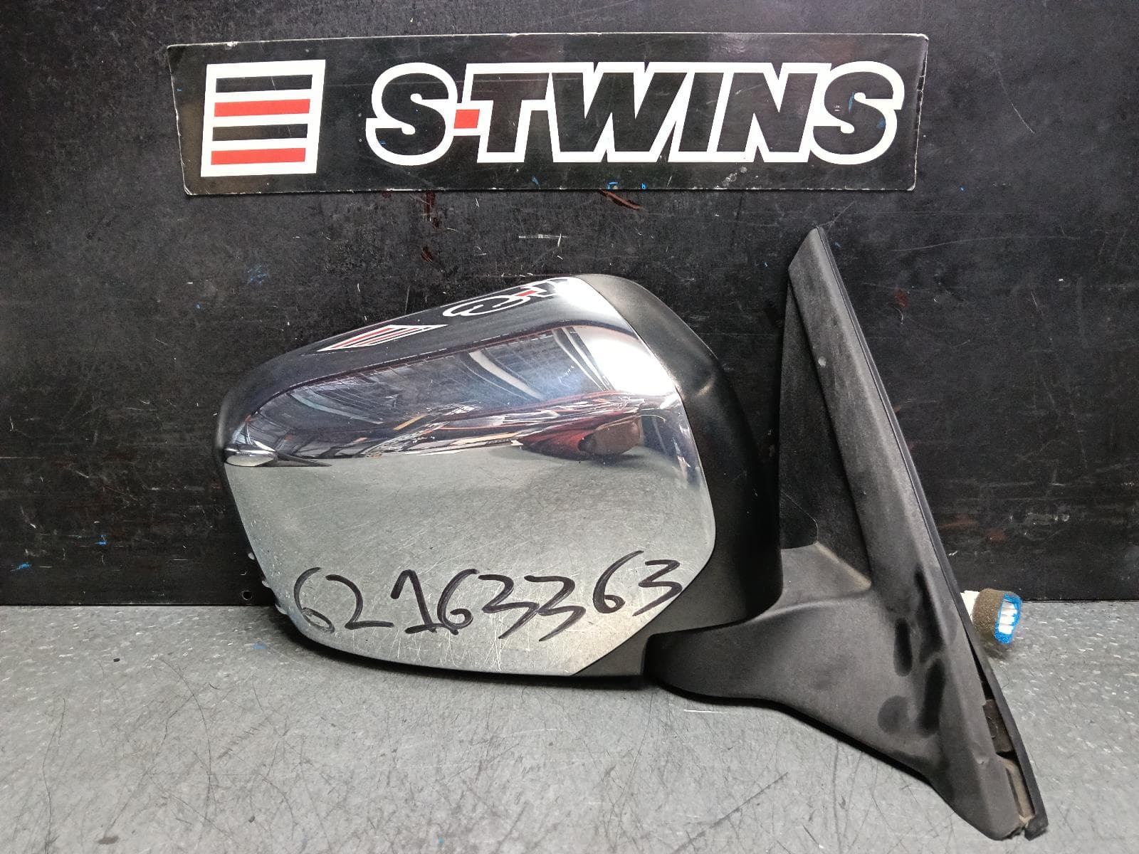 Used auto part listing image: 2012 MITSUBISHI TRITON RIGHT DOOR MIRROR ML-MN, POWER, CHROME, NON INDICATOR TYPE, 07/06-04/15 0000396056