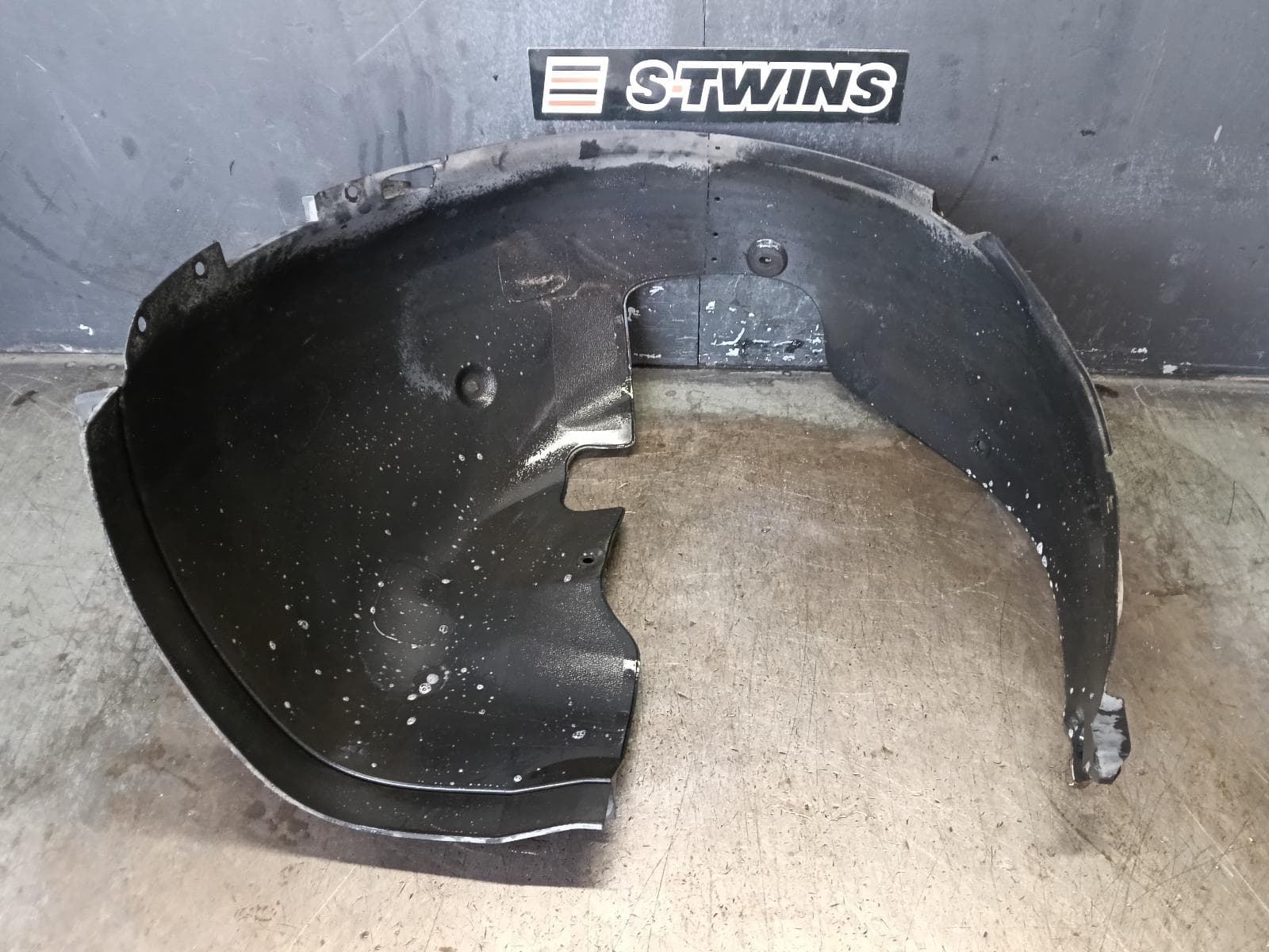 Used auto part listing image: 2018 HYUNDAI I30 LEFT GUARD LINER FRONT, PD, HATCH (S.KOREA VIN KMHH), STANDARD TYPE, 03/17-07/20 0000379555