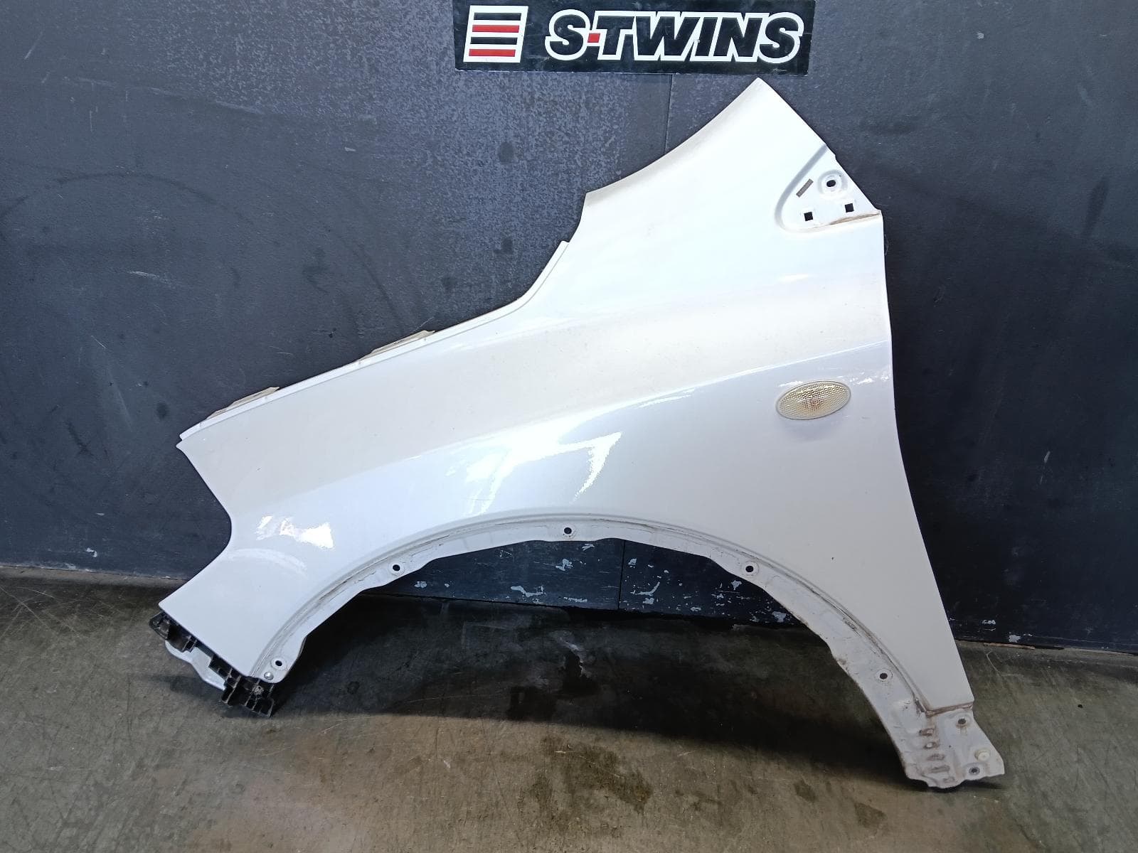 Used auto part listing image: 2014 SUZUKI S-CROSS LEFT GUARD JY, W/ INDICATOR TYPE, 09/13-10/16 0000379264