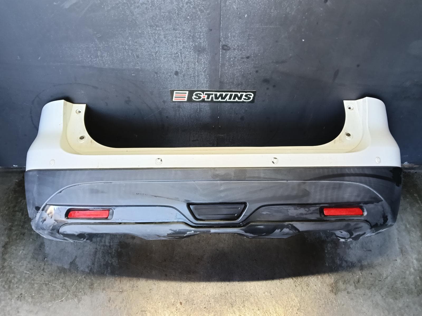 Used auto part listing image: 2014 SUZUKI S-CROSS REAR BUMPER JY, BUMPER BAR (2 PIECES), W/ PARK SENSOR TYPE, 09/13-05/22 0000379265